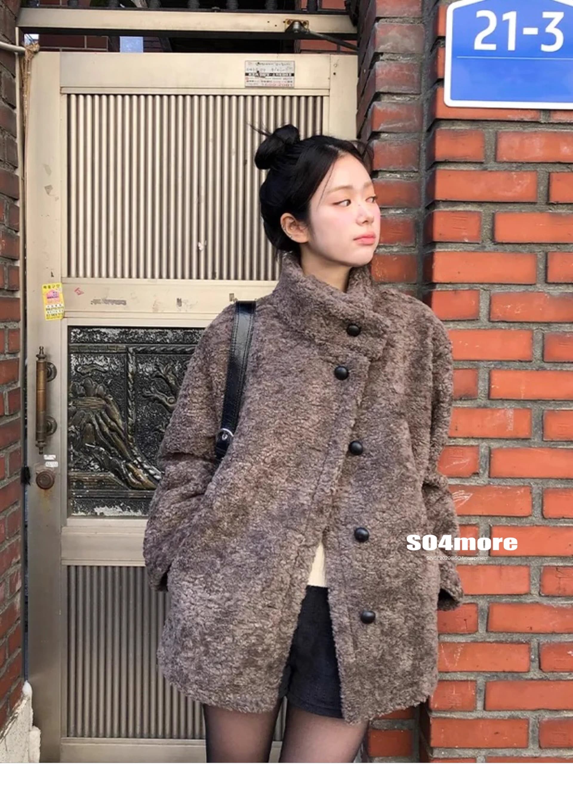 가을 겨울 새로운 2026 한국 여성 의류 패션 스탠드 칼라 싱글 줄 버튼 모방 양털 캐주얼 루즈핏 중간 길이 재킷 상세 이미지 4