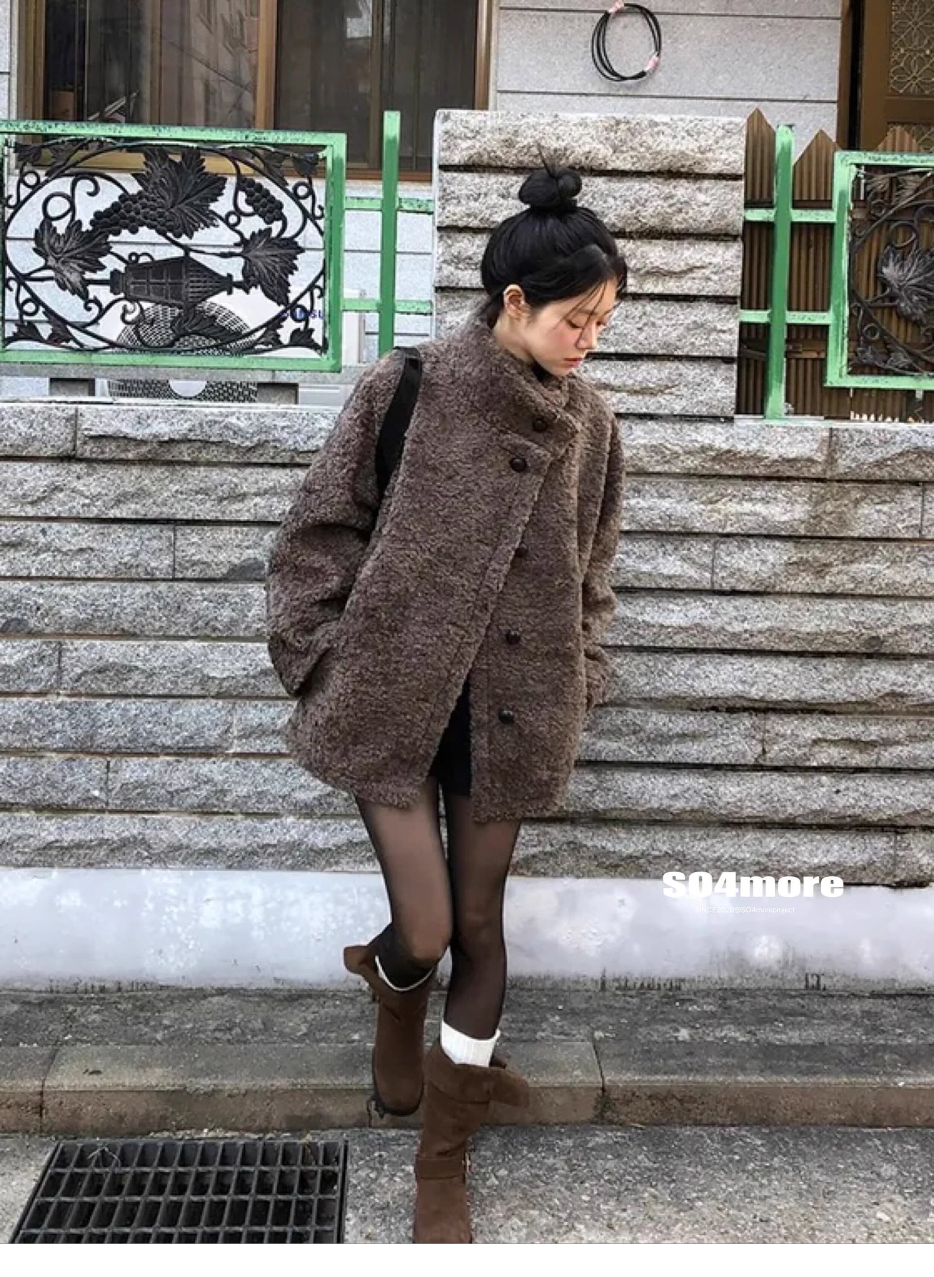 가을 겨울 새로운 2026 한국 여성 의류 패션 스탠드 칼라 싱글 줄 버튼 모방 양털 캐주얼 루즈핏 중간 길이 재킷 상세 이미지 6