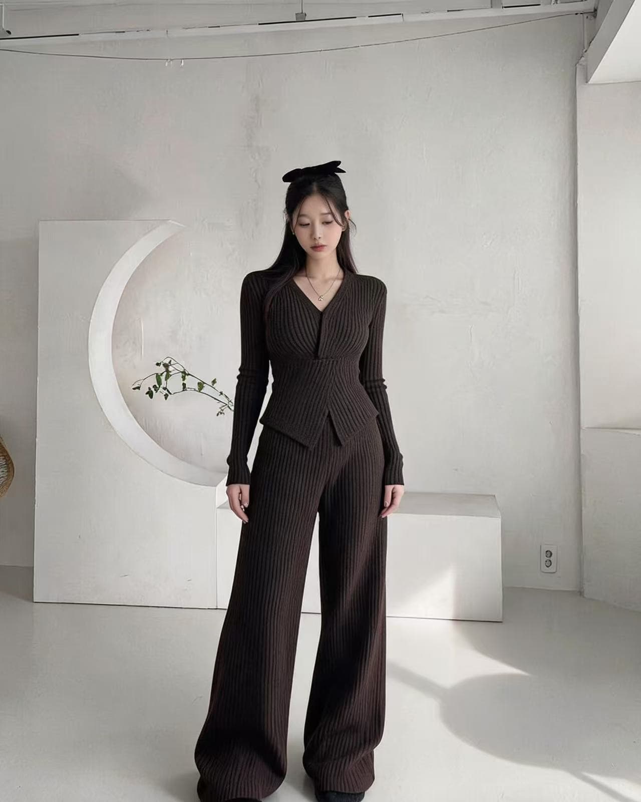 자이언트 잘 생긴 ~ 중 가을 겨울 새로운 2026 품격 슬림해 보이는 니트 V넥 스웨터 넓은 다리 길이 바지 투피스 슈트 상세 이미지 3