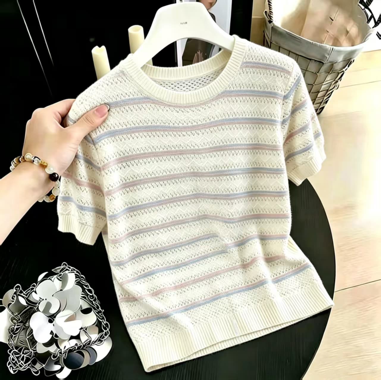 스트라이프 홀로우 아웃 반팔 니트 스웨터 여성 얇은 2026 여름 새로운 디자인 센스 배색 숄 레이스업 반소매 맨위 상세 이미지 2