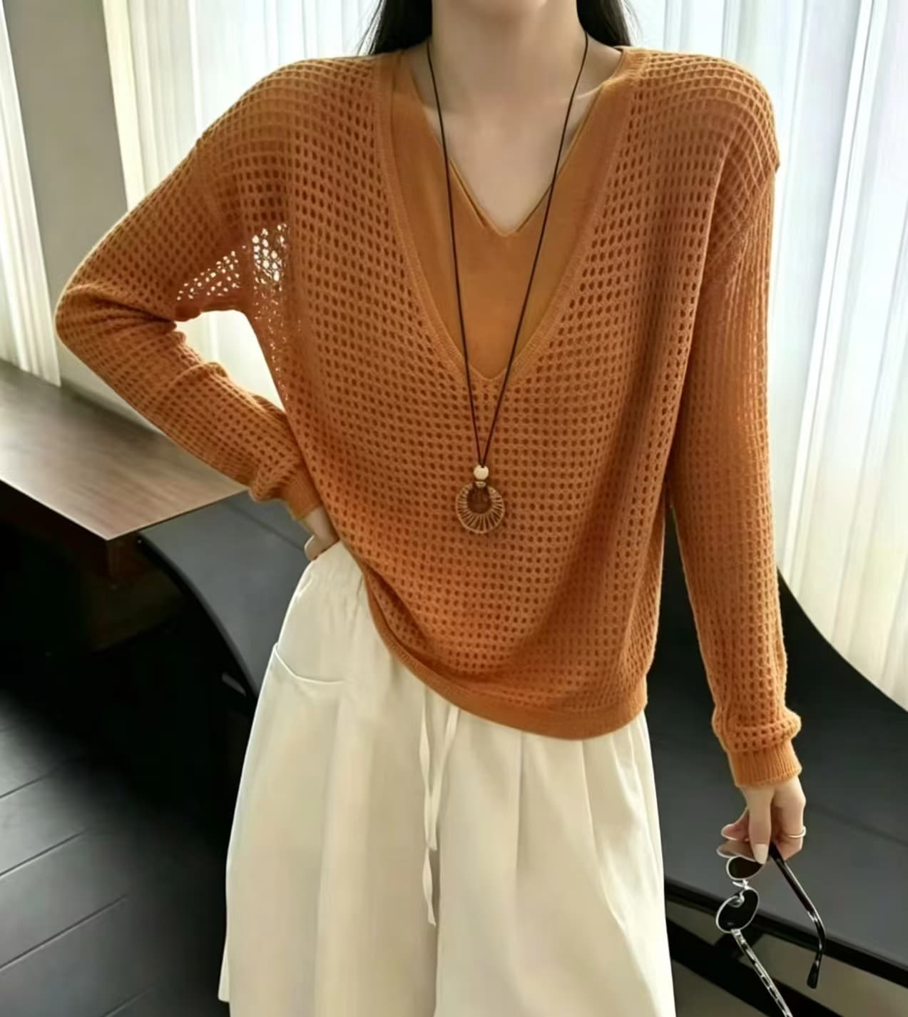 경관 그림 홀로우 아웃 페이크 레이어드 V넥 긴팔 블라우스 여성 루즈핏 얇고 가벼운 통기성 캐주얼 스택 착용 자외선 차단 맨위 이미지 2