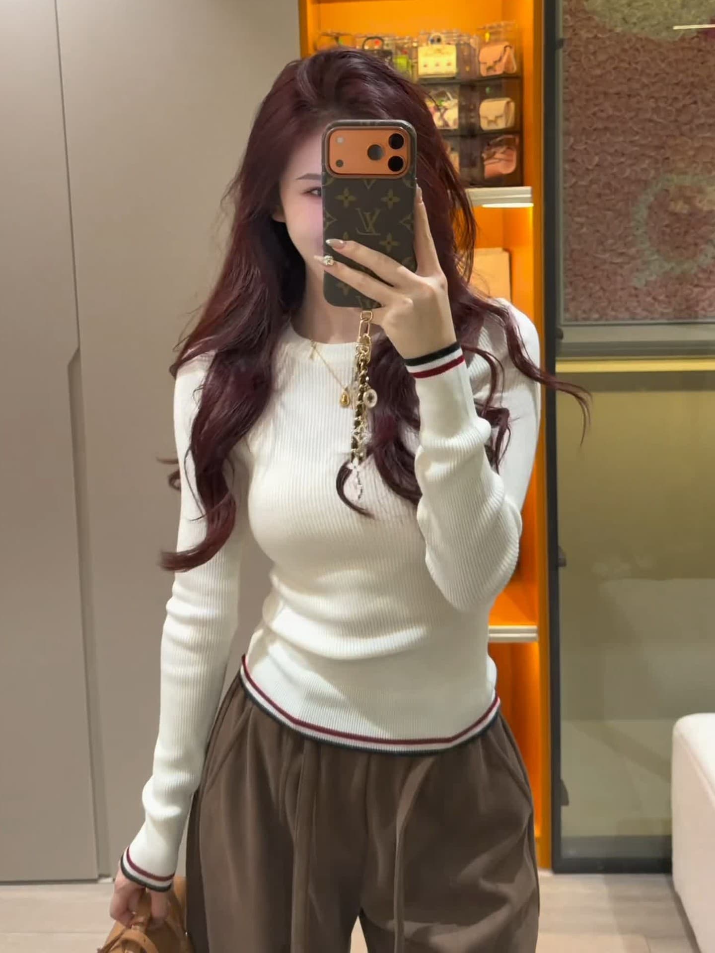 한 부서 화이트 니트 기본 셔츠 티셔츠 여성 봄 인사이드 가져 가라. 자이언트 잘 생긴 몸매 가꾸기 쇼트 스타일 이른 가을 긴팔 맨위 얇은 이미지 4