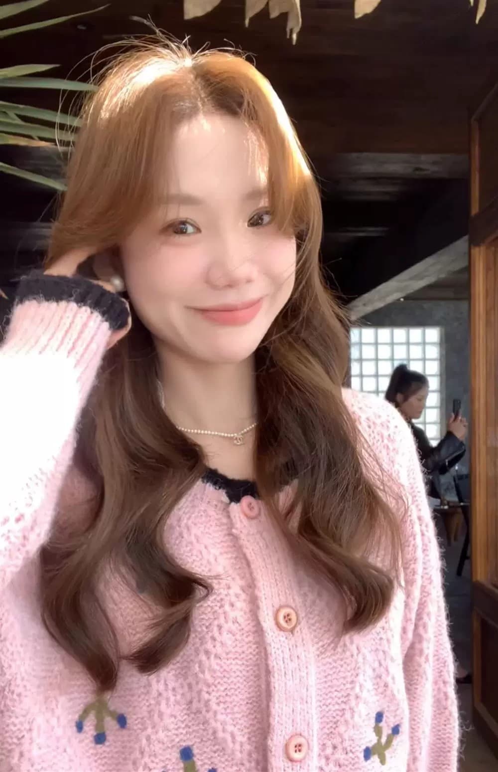 슈퍼 잘 생긴 한 부서 디자인 센스 핑크색 스웨터 여성 코트 가을 겨울철 두꺼운 배색 무거운 작업 자수 니트 오픈 가디건 상세 이미지 3