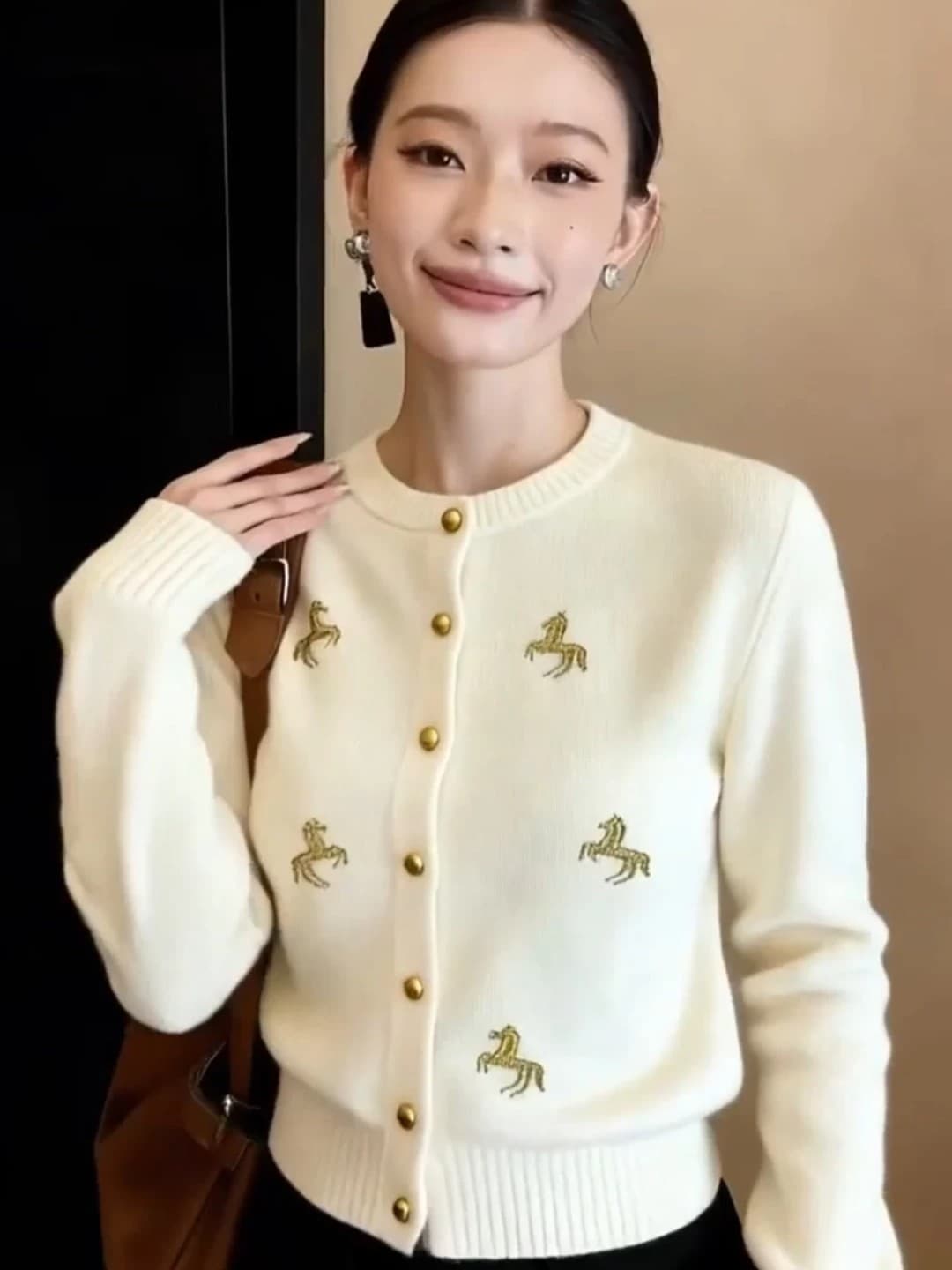2026 슈퍼 화재 겨울 의류 전체 집합 ootd 착용 가져 가라. 세트 빨간색 작은 말 자수 스웨터 니트 오픈 가디건 상세 이미지 2