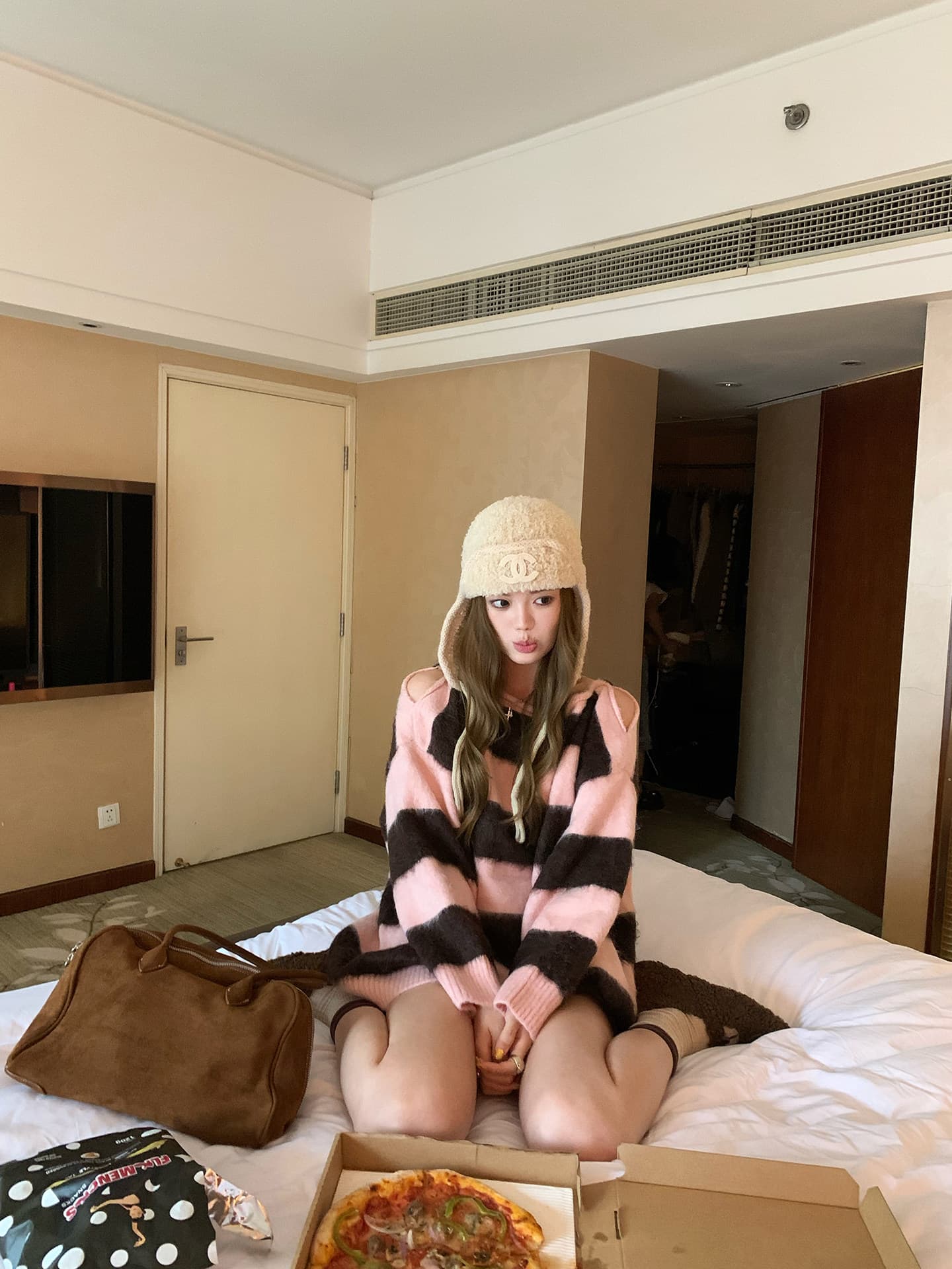 한 부서 핑크색 새는 어깨 스트라이프 스웨터 여자 가을 겨울 루즈핏 풀오버 니트 맨위 상세 이미지 1
