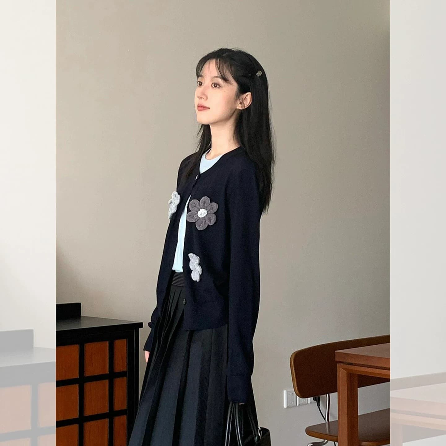 부드러운 느긋한 바람 디자인 센스 꽃 니트 오픈 가디건 여성 2026 이른 가을 새로운 페이크 레이어드 패치워크 스웨터 코트 이미지 5