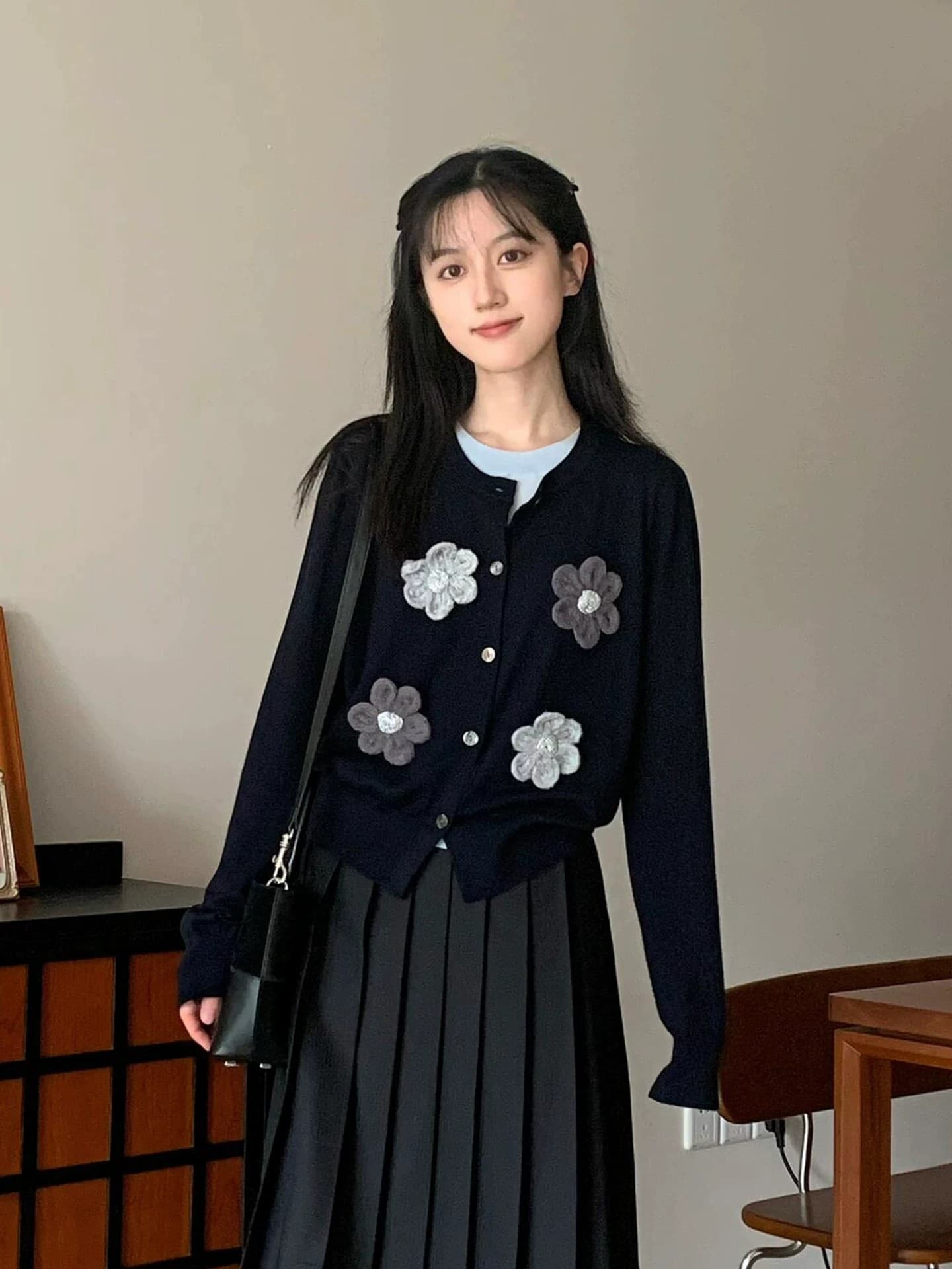 부드러운 느긋한 바람 디자인 센스 꽃 니트 오픈 가디건 여성 2026 이른 가을 새로운 페이크 레이어드 패치워크 스웨터 코트 상세 이미지 4