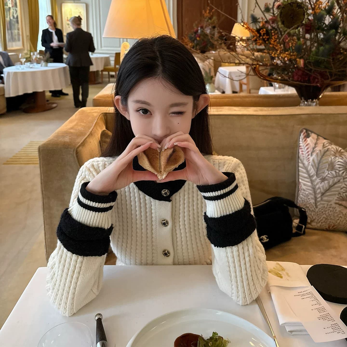 프랑스식 작은 샤넬 스타일 라운드 넥 배색 긴팔 니트 오픈 가디건 여성 가을 겨울철 고급 센스 품격 몸매 가꾸기 슬림해 보이는 맨위 이미지 4