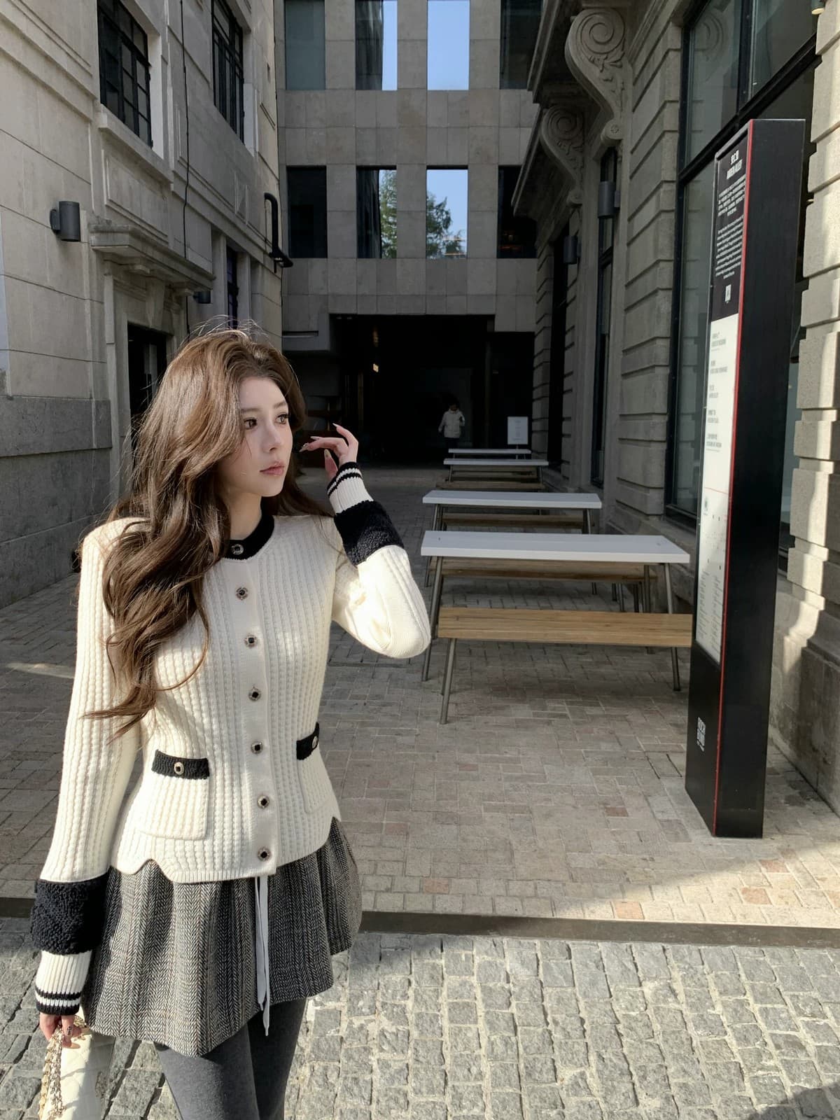 우아함 흑인과 백인 클래식 향기로운 허리 수축 디자인 배색 오픈 가디건 두꺼운 구덩이 기사 가리비 측면 짧은 외투 상세 이미지 17