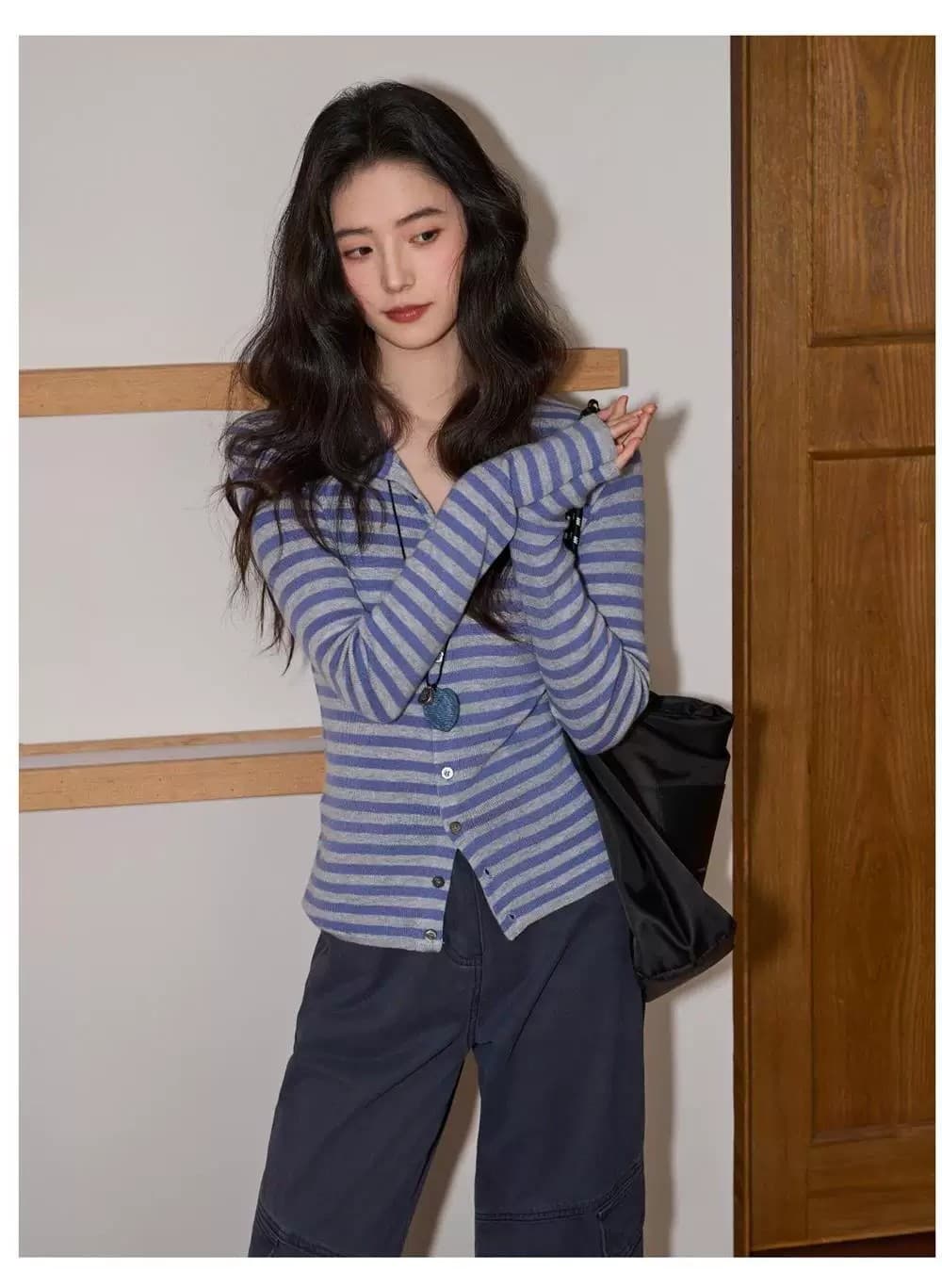 파란색 V넥 배색 스트라이프 긴팔 니트 오픈 가디건 여성 2026 가을 몸매 가꾸기 슬림해 보이는 캐주얼 맨위 상세 이미지 6