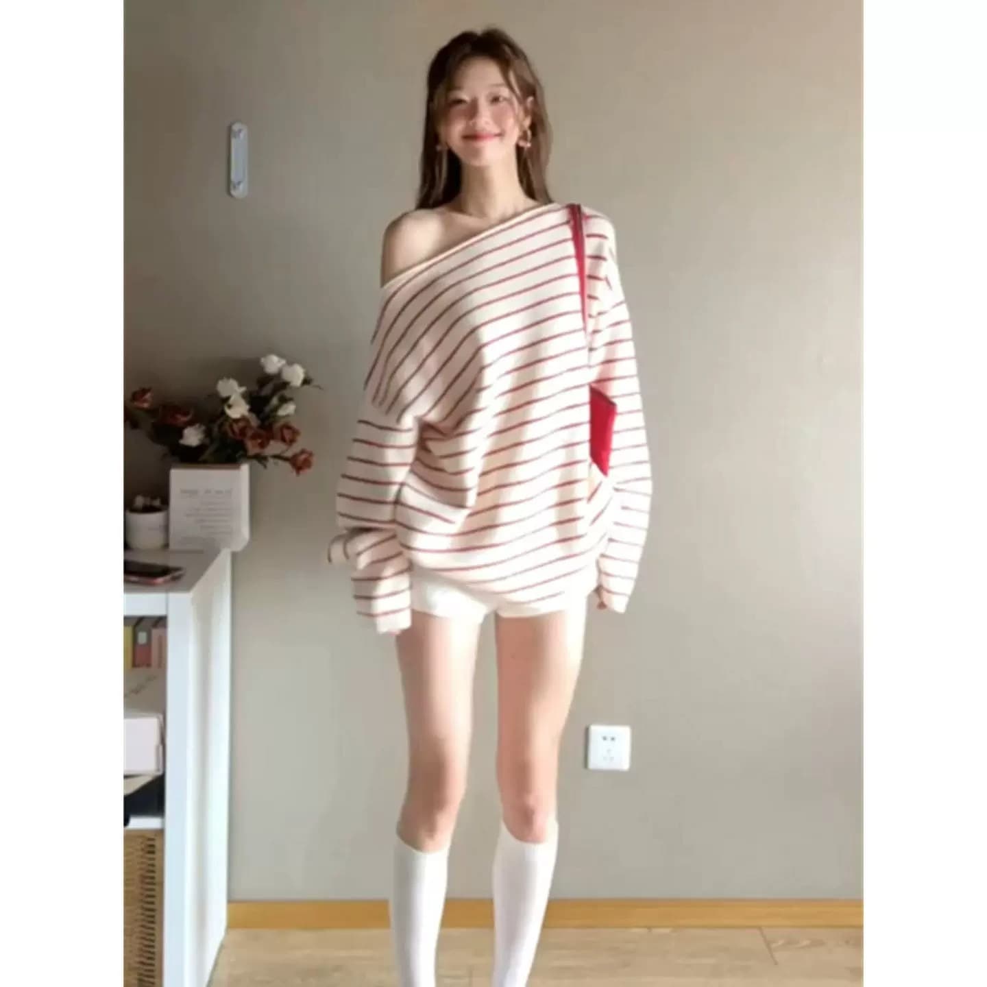 한 부서 레트로 빨간색 스트라이프 비스듬한 어깨 긴팔 스웨터 여자 봄 루즈핏 슬림해 보이는 디자인 센스 다용도 캐주얼 재킷 이미지 6