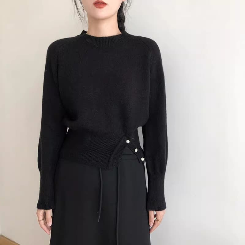 가을 겨울 새로운 라운드 넥 스웨터 여자 루즈핏 느긋한 바람이 아닙니다. 규칙 밑단 싱글 줄 버튼 디자인 긴팔 니트 맨위 상세 이미지 5
