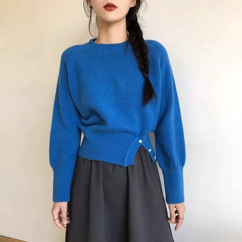 가을 겨울 새로운 라운드 넥 스웨터 여자 루즈핏 느긋한 바람이 아닙니다. 규칙 밑단 싱글 줄 버튼 디자인 긴팔 니트 맨위 상세 이미지 11