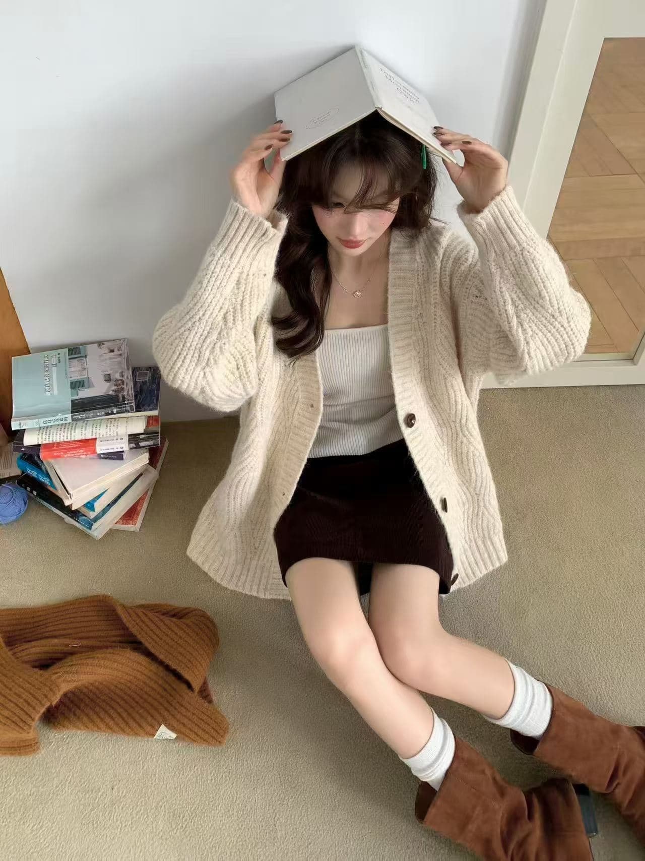 레트로 느긋한 바람 V넥 어두운 회색 스웨터 여성 코트 가을 루즈핏 중간 길이 부드러운 찹쌀 니트 오픈 가디건 이미지 4