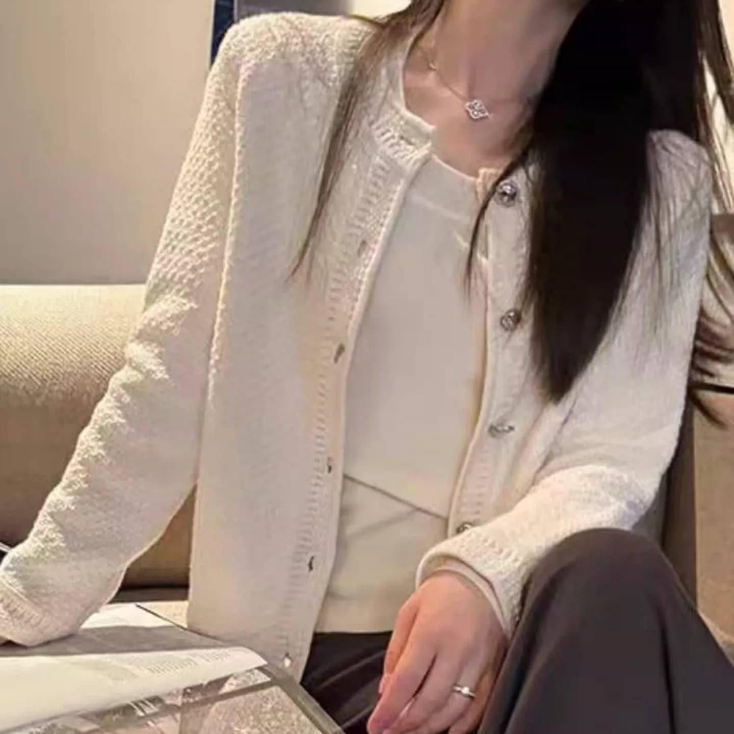 고급 센스 작은 샤넬 스타일 라운드 넥 단추 니트 여성 코트 조기 봄 가을 새로운 패션 품격 다용도 슬림해 보이는 오픈 가디건 상세 이미지 10