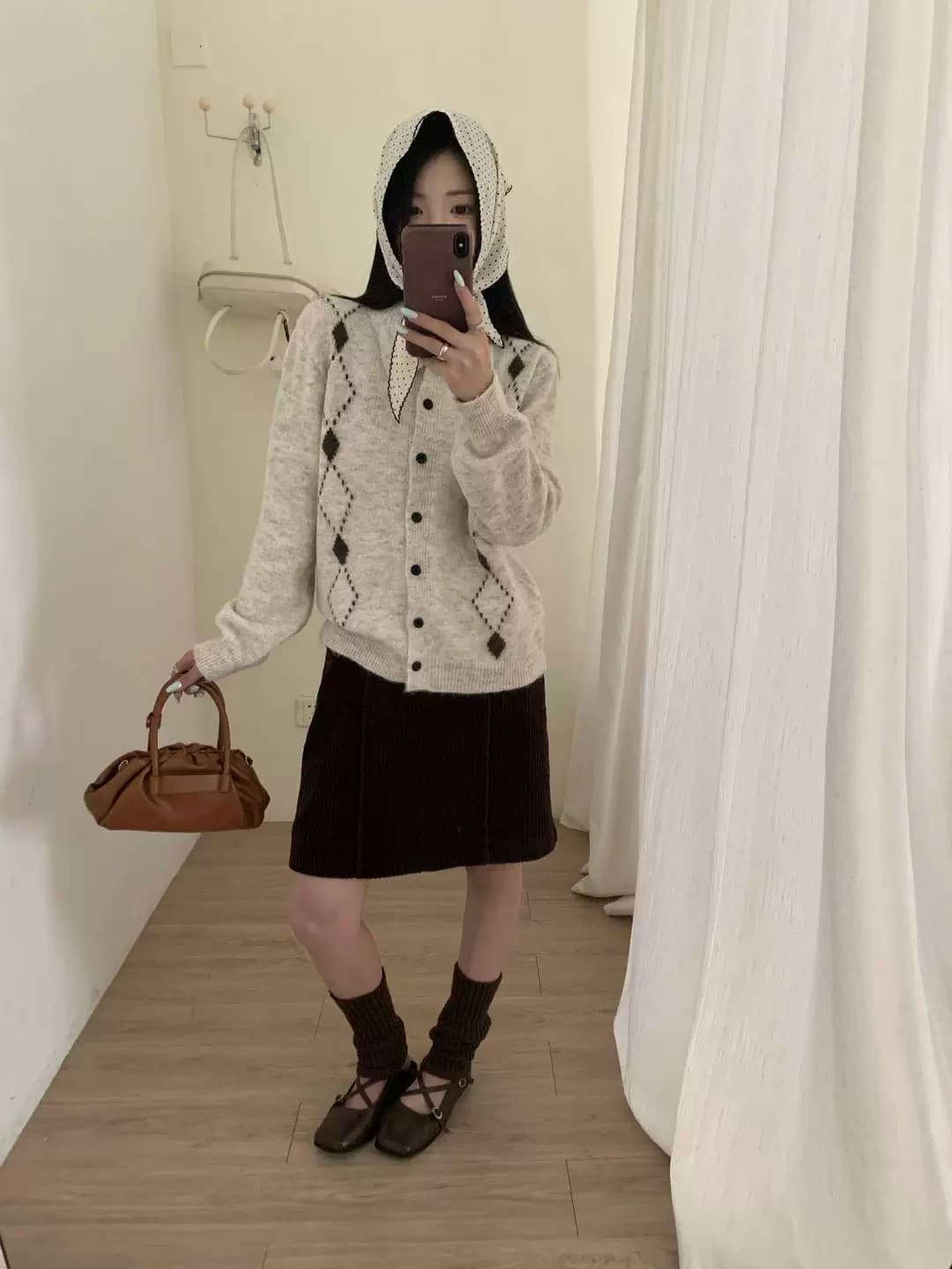 미니멀리즘 회색 조정 다이아몬드 모양 자카드 폴로 칼라 니트 스웨터 품격 와이드 부드러운 찹쌀 레트로 쇼트 스타일 오픈 가디건 맨위 여성 상세 이미지 3