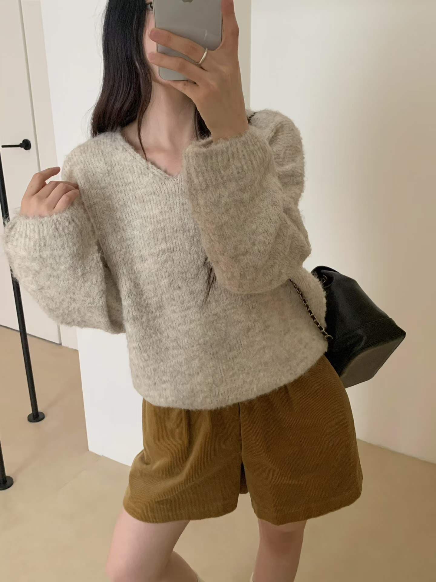 가을 겨울 새로운 패션 느긋한 바람 V넥 풀오버 스웨터 여자 루즈핏 다용도 니트 스웨터 고급 센스 단색 맨위 상세 이미지 6