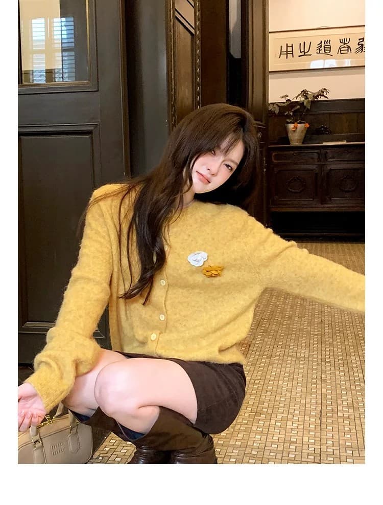 품격 부드러운 라운드 넥 꽃 오픈 가디건 여성 디스플레이 화이트 다용도 쇼트 스타일 가을 겨울 스웨터 싱글 줄 버튼 니트 보온 재킷 상세 이미지 3