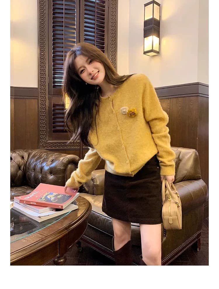 품격 부드러운 라운드 넥 꽃 오픈 가디건 여성 디스플레이 화이트 다용도 쇼트 스타일 가을 겨울 스웨터 싱글 줄 버튼 니트 보온 재킷 상세 이미지 4