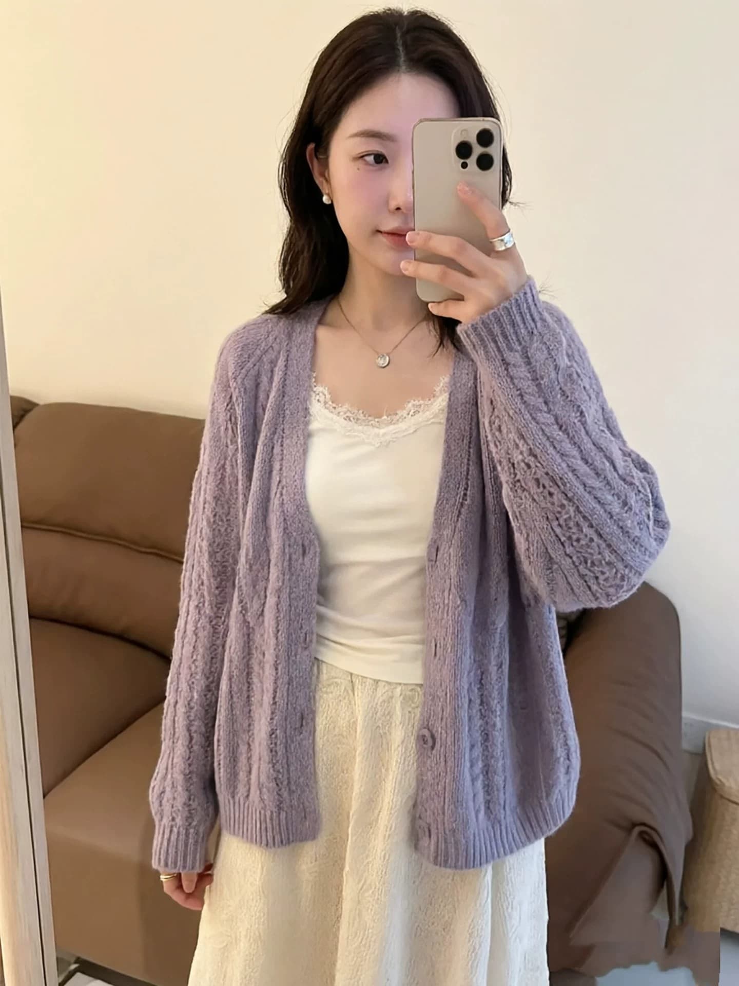 부드러운 바람 품격 캐주얼 홀로우 아웃 블라우스 2026 가을 새로운 한 부서 슬림해 보이는 와이드 부드러운 찹쌀 맨위 여성 코트 이미지 4