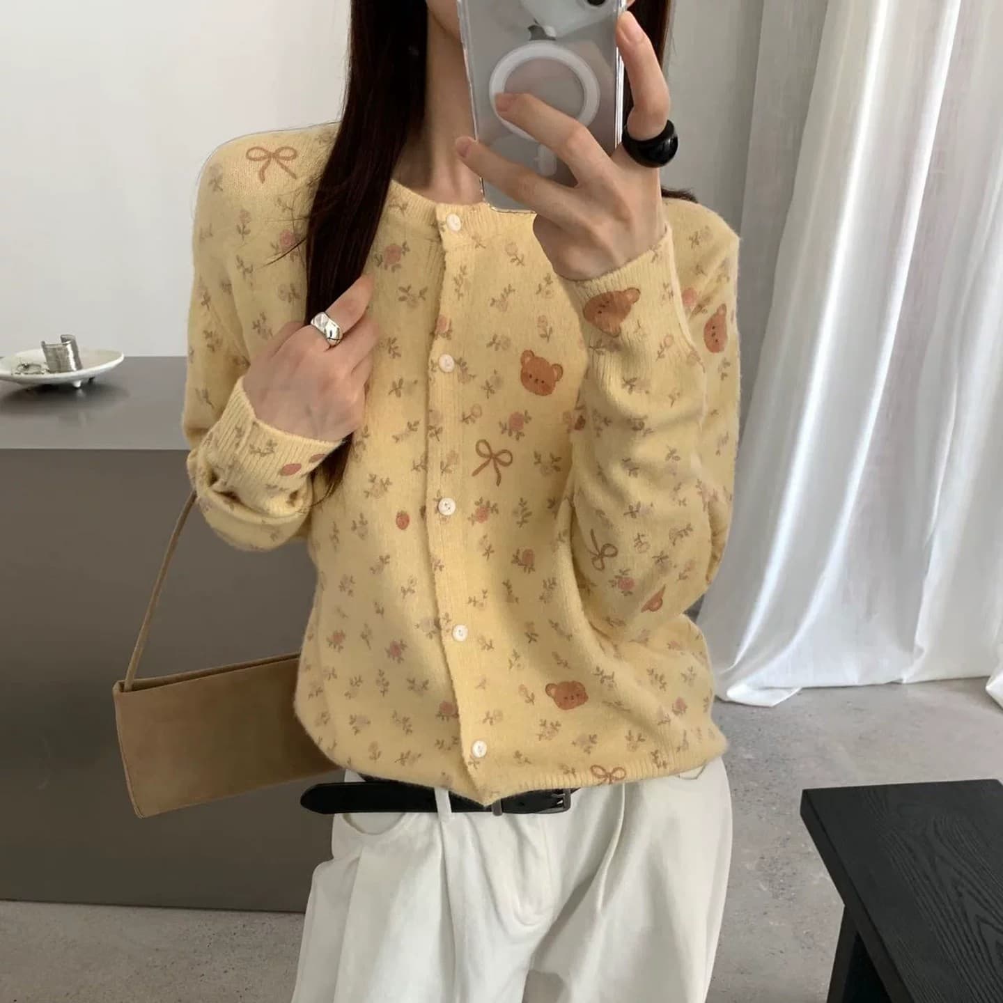 부드러운 바람 작은 곰 꽃무늬 라운드 넥 루즈핏 긴팔 니트 오픈 가디건 여성 레저 슬림해 보이는 연령 감소 부드러운 찹쌀 스웨터 코트 이미지 4
