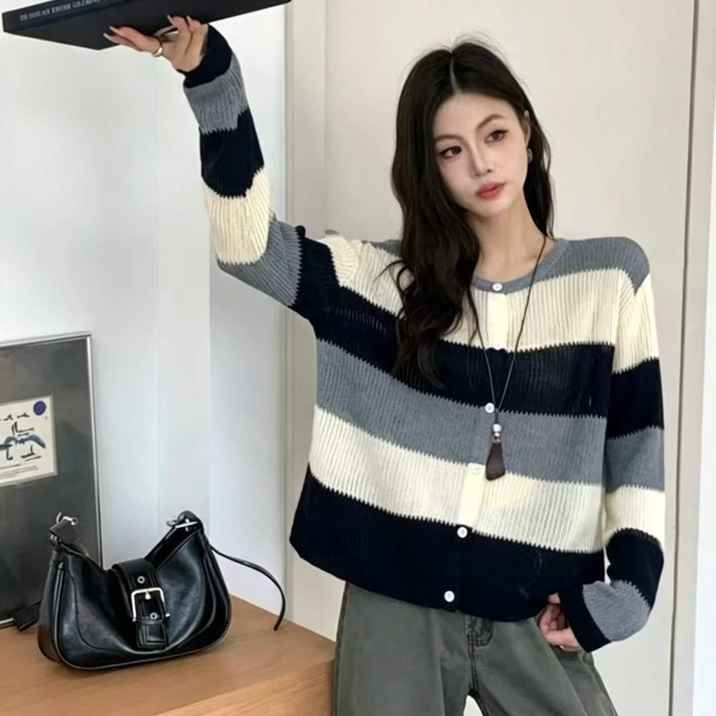 레트로 배색 스트라이프 니트 스웨터 오픈 가디건 여성 라운드 넥 싱글 줄 버튼 부드러운 찹쌀 봄 가을 새로운 슬림해 보이는 다용도 재킷 이미지 5