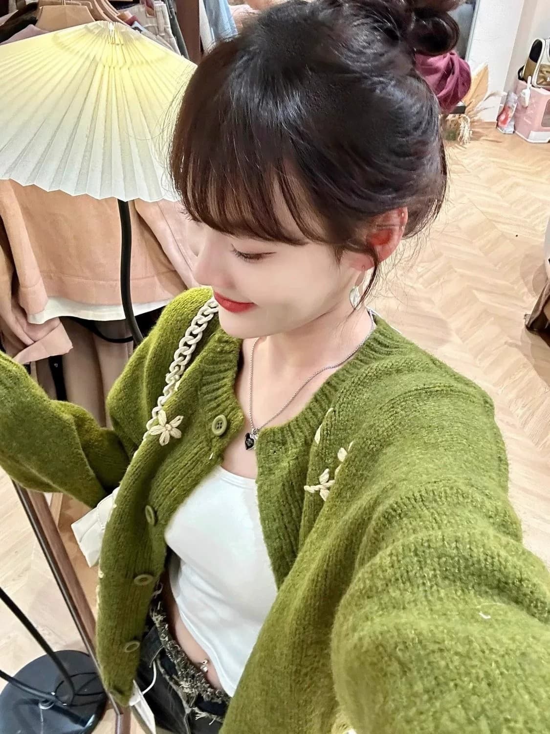 이른 가을 녹색 무거운 작업 자수 꽃 니트 오픈 가디건 여성 2026 새로운 루즈핏 다용도 슬림해 보이는 스웨터 여성 코트 이미지 2