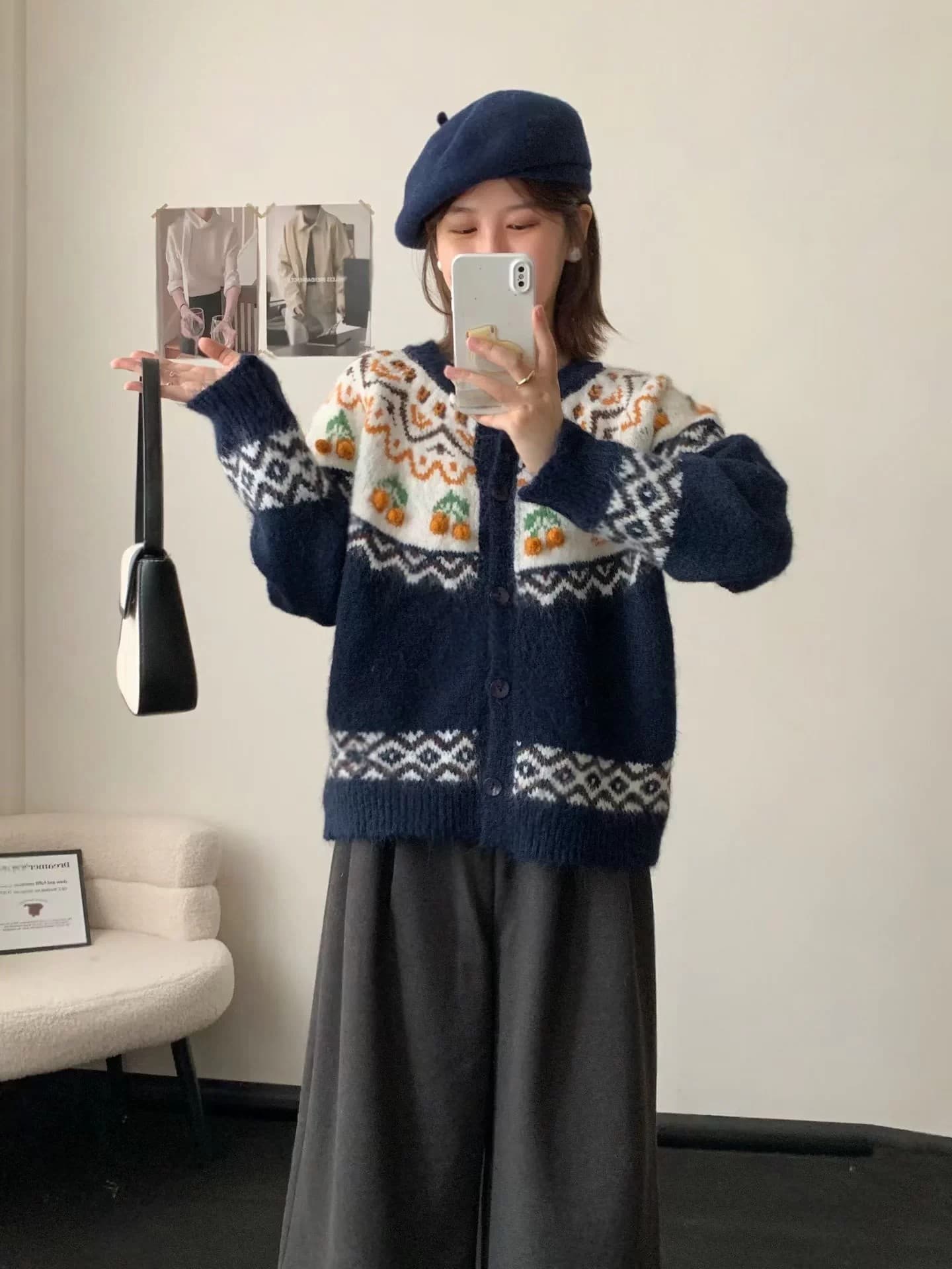 공정한 섬 자카드 니트 스웨터 딸기 체리 털 공 꾸밈음 라운드 넥 레트로 분위기 센스 스웨터 코트 상세 이미지 12