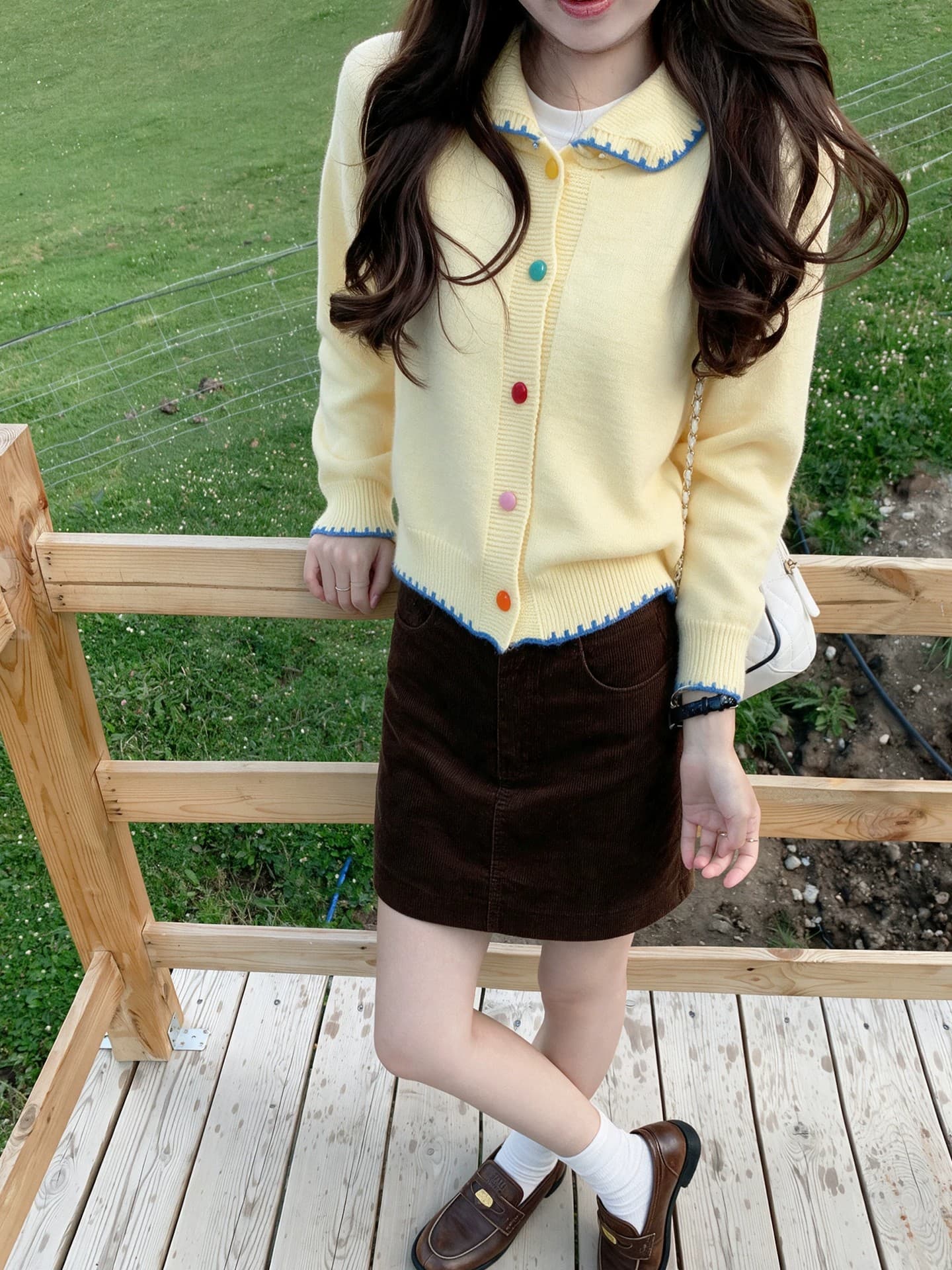 한 부서 우유 황색 색상 버클 니트 오픈 가디건 여성 가을 베이비 칼라 레이스 스웨터 연령 감소 달콤함 맨위