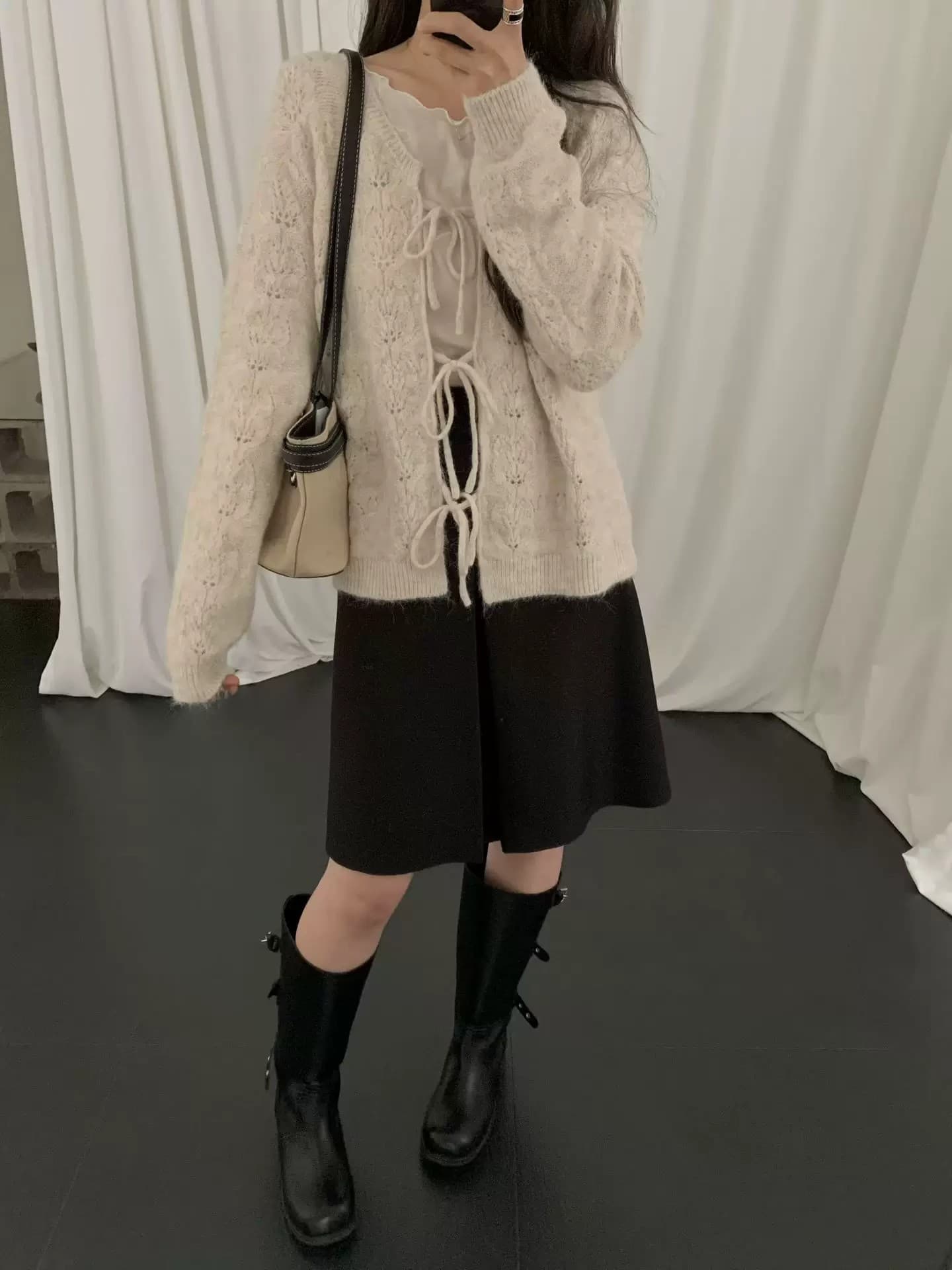 부드러운 V넥 긴팔 느긋한 바람 부드러운 찹쌀 스웨터 여자 홀로우 아웃 레이스업 오픈 가디건 니트 스웨터 작은 대중 디자인 센스 맨위 이미지 2