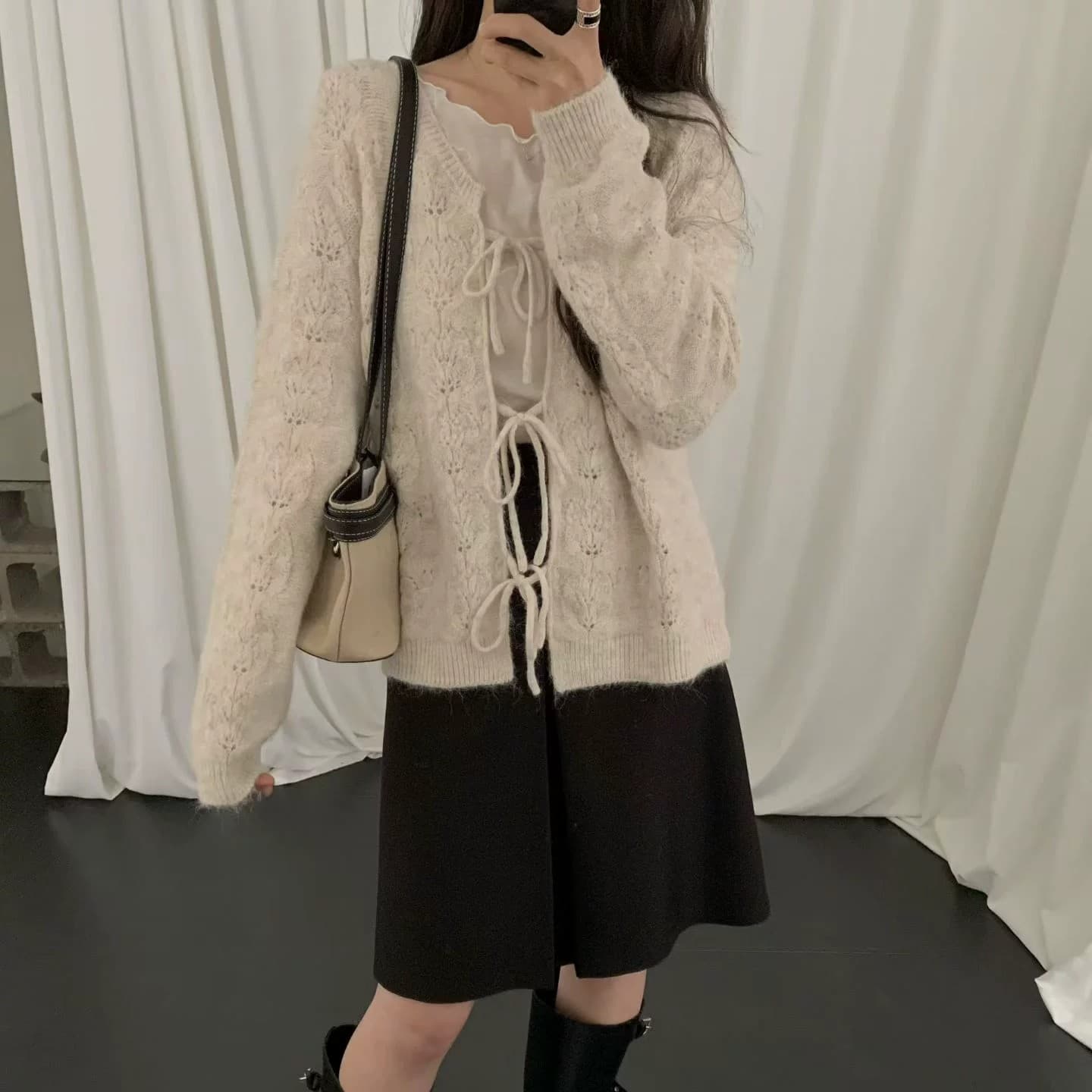 부드러운 V넥 긴팔 느긋한 바람 부드러운 찹쌀 스웨터 여자 홀로우 아웃 레이스업 오픈 가디건 니트 스웨터 작은 대중 디자인 센스 맨위 상세 이미지 1