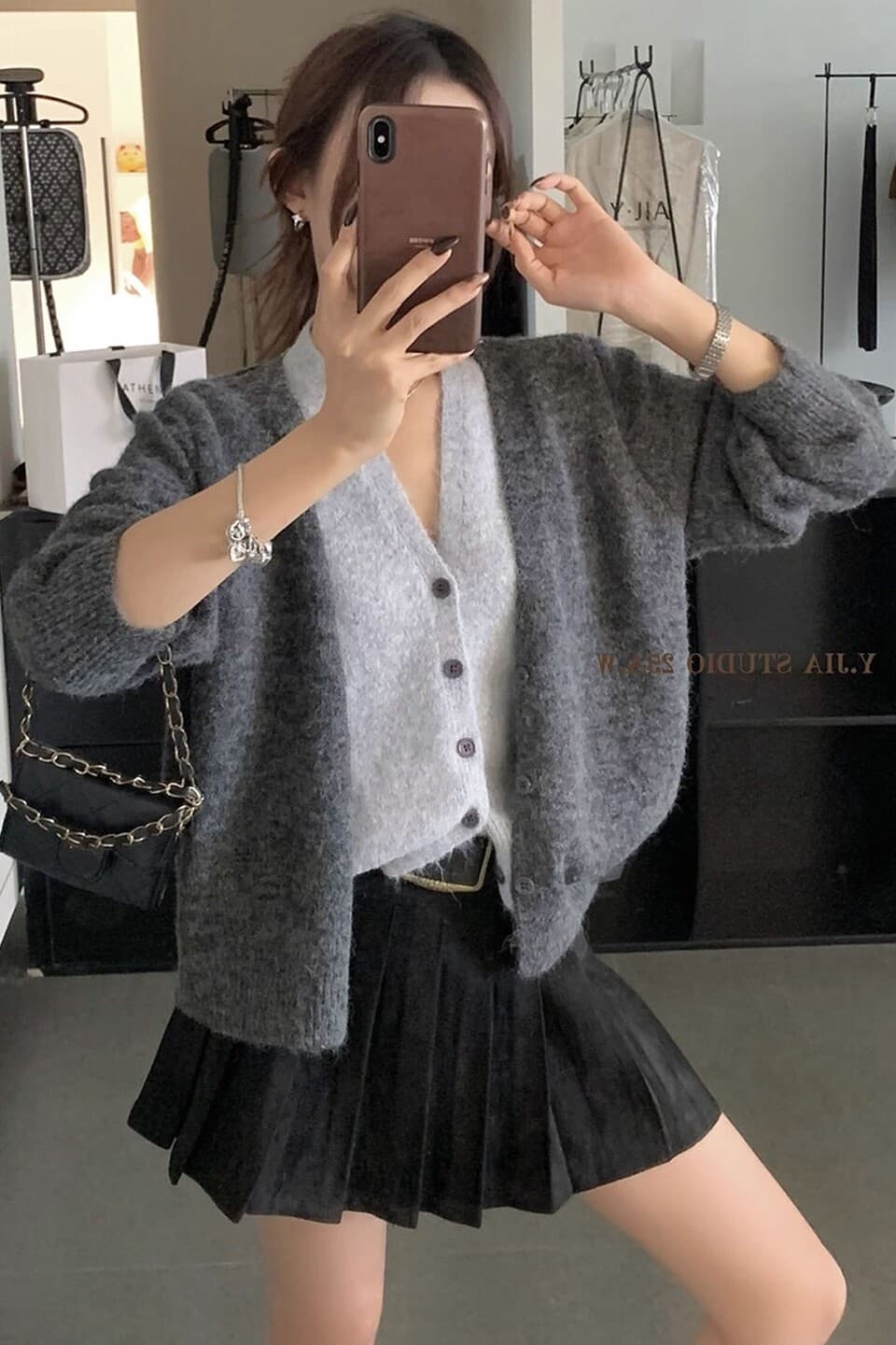 페이크 레이어드 배색 슬림해 보이는 V넥 레트로 작은 키 보온 다용도 겨울 새로운 여성 스웨터 오픈 가디건 상세 이미지 1