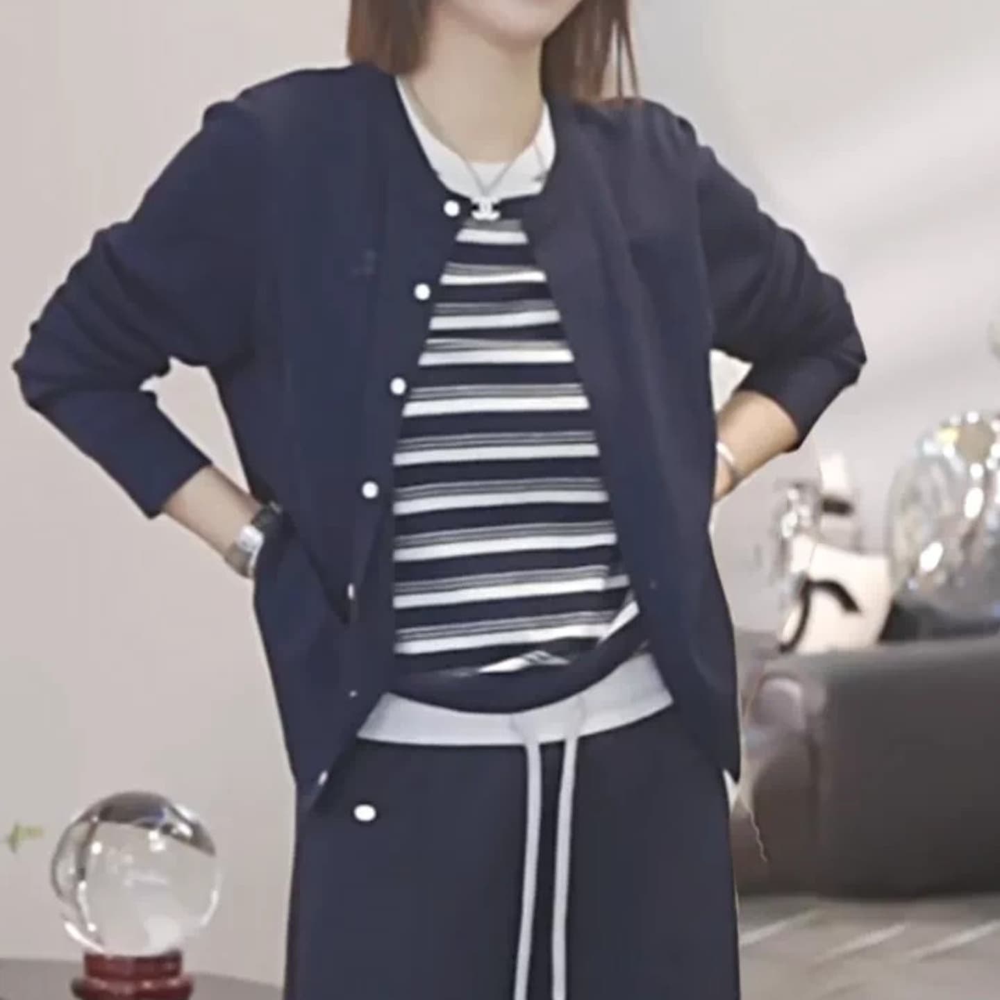 페이크 레이어드 스트라이프 라운드 넥 니트 오픈 가디건 여성 가을 2026 새로운 빅 사이즈 지방 mm 연령 감소 품격 긴팔 맨위 이미지 3