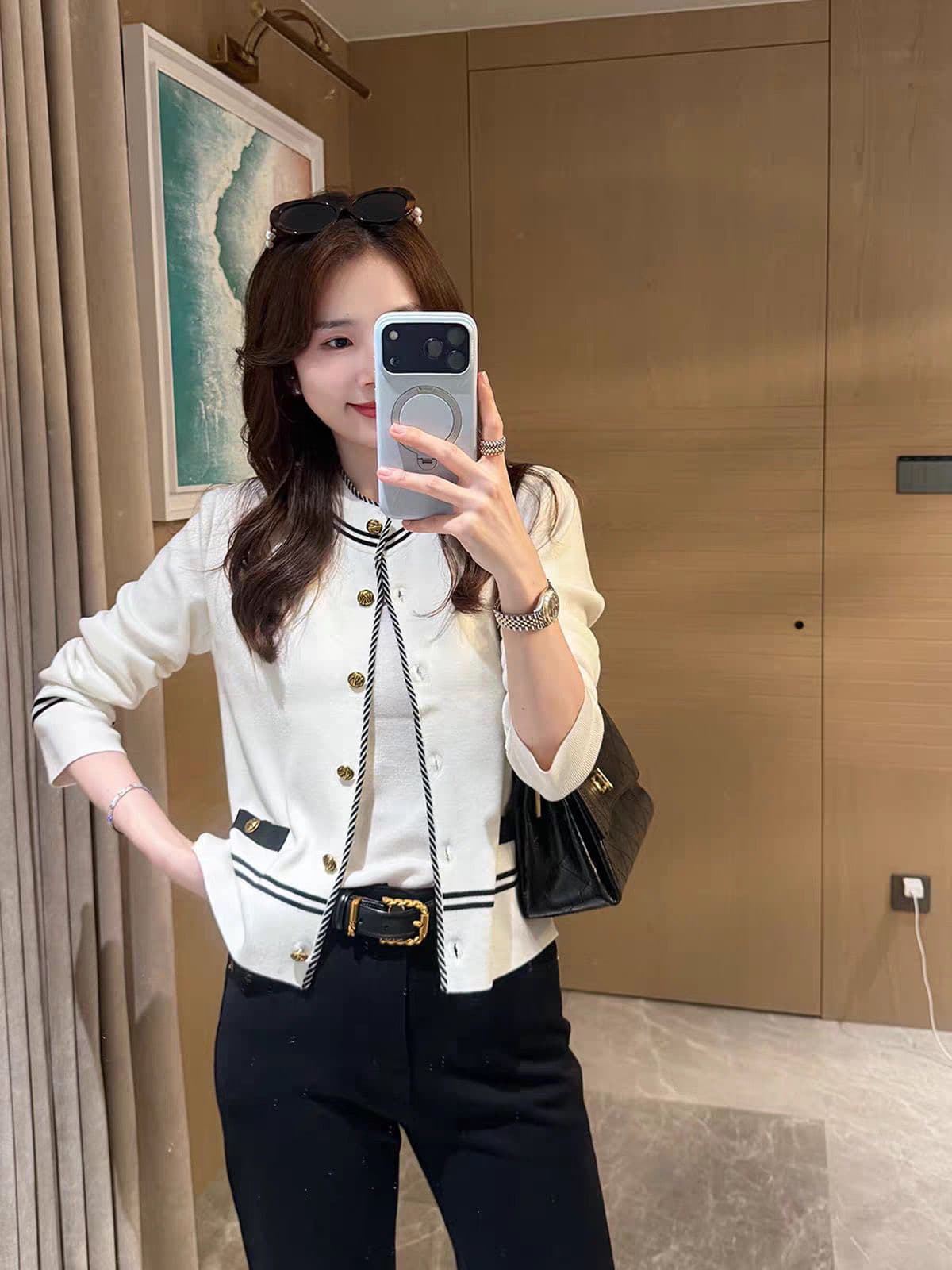 작은 샤넬 스타일 라운드 넥 스트라이프 오픈 가디건 여성 가을 겨울철 새로운 쇼트 스타일 싱글 줄 버튼 다용도 슬림해 보이는 니트 재킷 맨위 상세 이미지 6