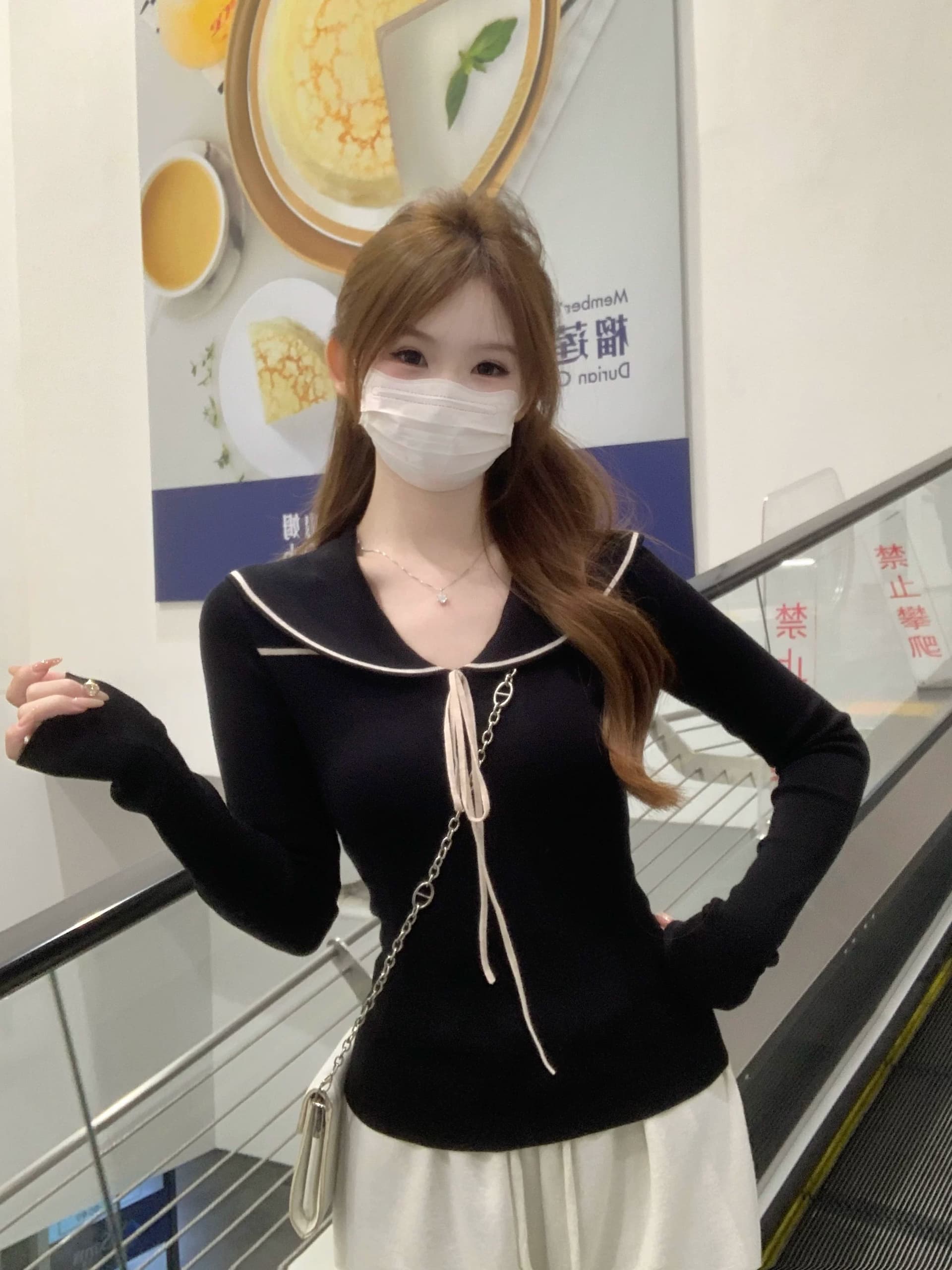 miu 부서 달콤한 스타일 베이비 칼라 디자인 센스 레이스업 긴팔 니트 맨위 여성 가을 겨울 몸매 가꾸기 슬림해 보이는 기본 셔츠 이미지 2