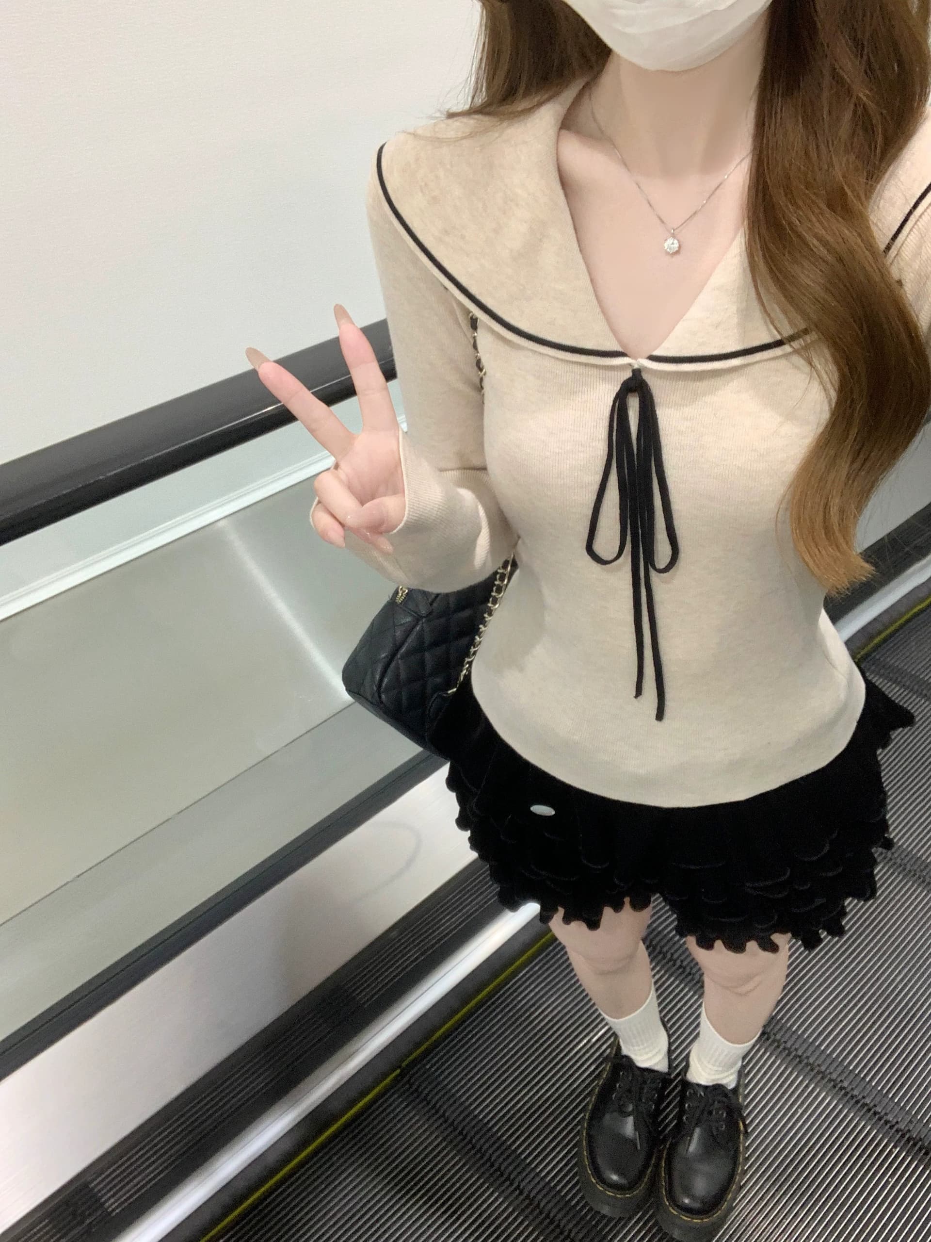 miu 부서 달콤한 스타일 베이비 칼라 디자인 센스 레이스업 긴팔 니트 맨위 여성 가을 겨울 몸매 가꾸기 슬림해 보이는 기본 셔츠 상세 이미지 11