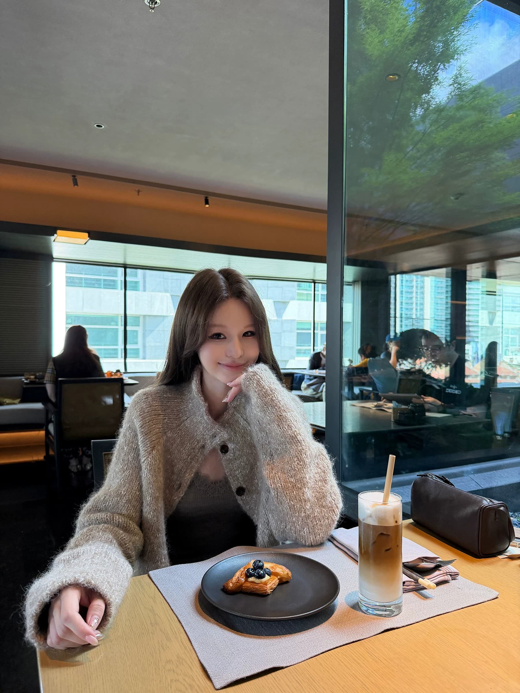 두꺼운 바늘 양모 가을 니트 오픈 가디건 꽃 실 스탠드 칼라 볼륨 측면 스웨터 여성 코트 상세 이미지 8