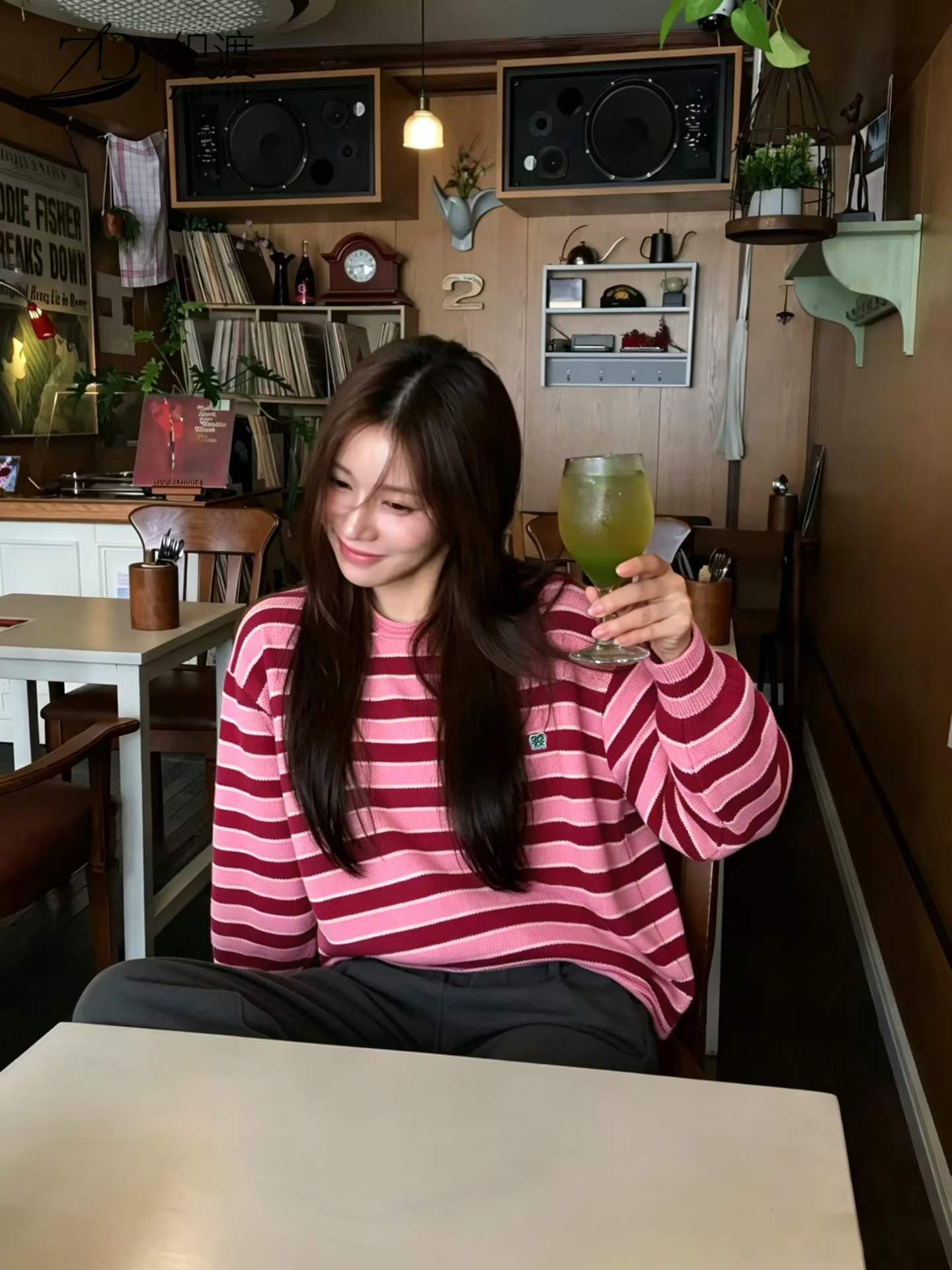 2026 가을 새로운 한국 스타일 패션 슬림해 보이는 캐주얼 루즈핏 라운드 넥 스트라이프 긴팔 스웨터 여성 셔츠 여성 상세 이미지 3