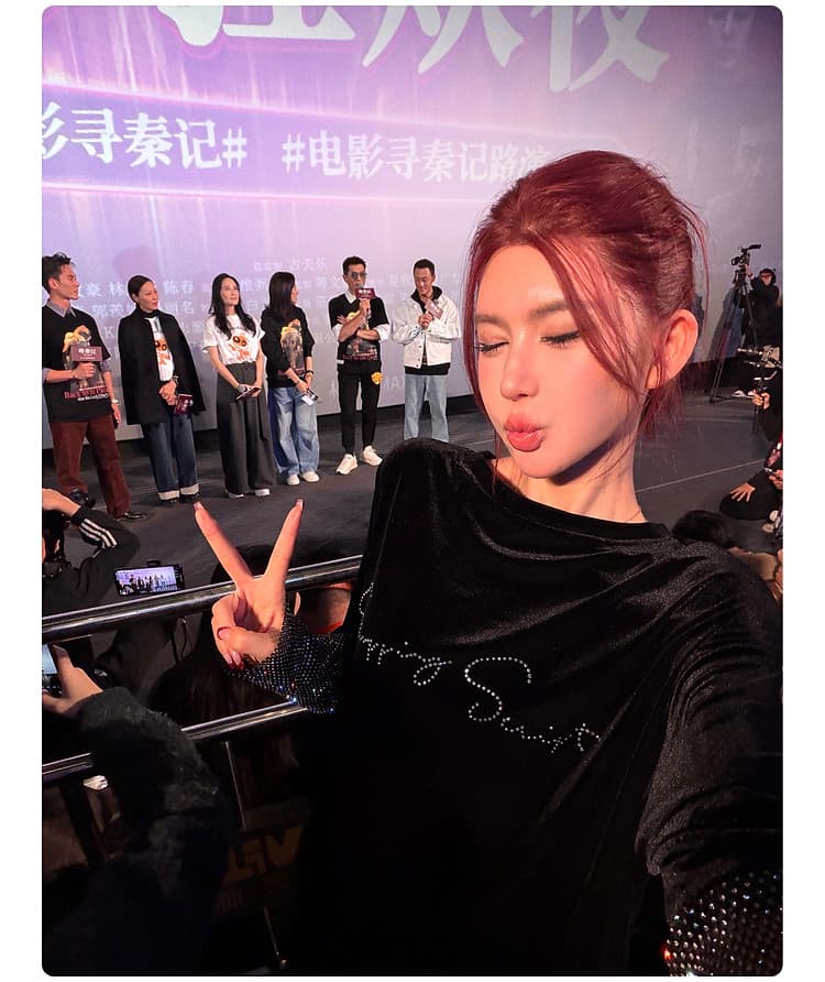 리 부드럽게 6 월 고급 ins 바람 350 그램 한국 플러시 양성 및 음성 웨어러블 인터넷 훈련 페이크 레이어드 긴팔 여성 봄 자이언트 플래시 맨위 상세 이미지 12
