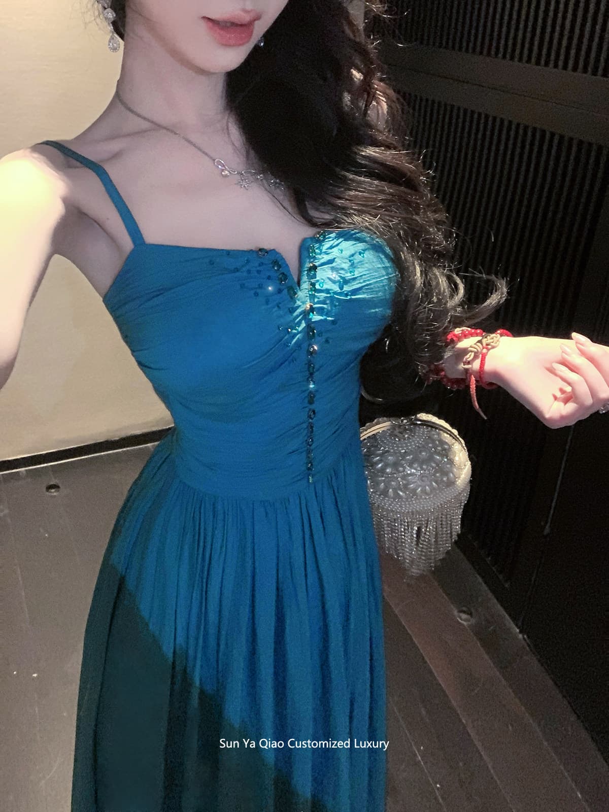 sun 우아한 조 블루 심해 여름 섹시함 핫걸 명문 여성 V넥 비즈 박기 백리스 스트랩 슬립 드레스 상세 이미지 3