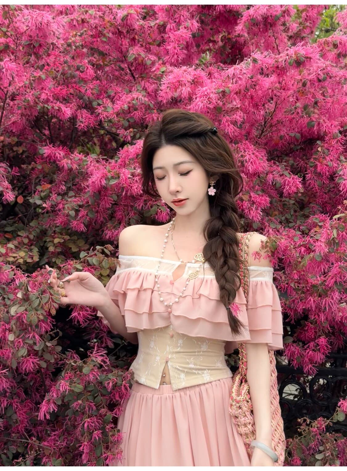 비 자매 한 단어 맑은 빛 레이스 조각 보트넥 쉬폰 작은 셔츠 반 스커트 세트 2026 여름 섹션 상세 이미지 9