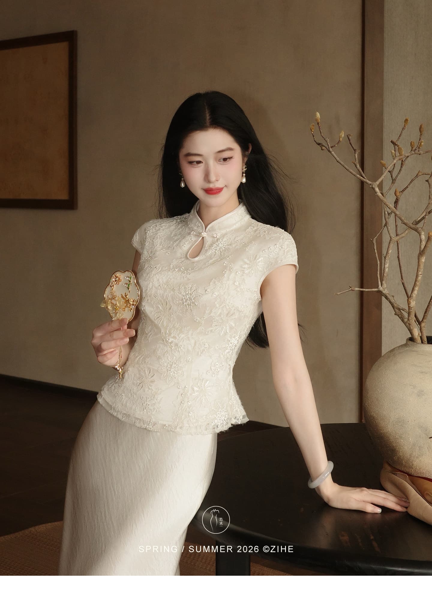 새로운 중식 모방 아세트산 레이스 여성 셔츠 여름 망사 홀로우 아웃 꽃무늬 쇼트 스타일 맨위 반신 스커트 투피스 세트 상세 이미지 4