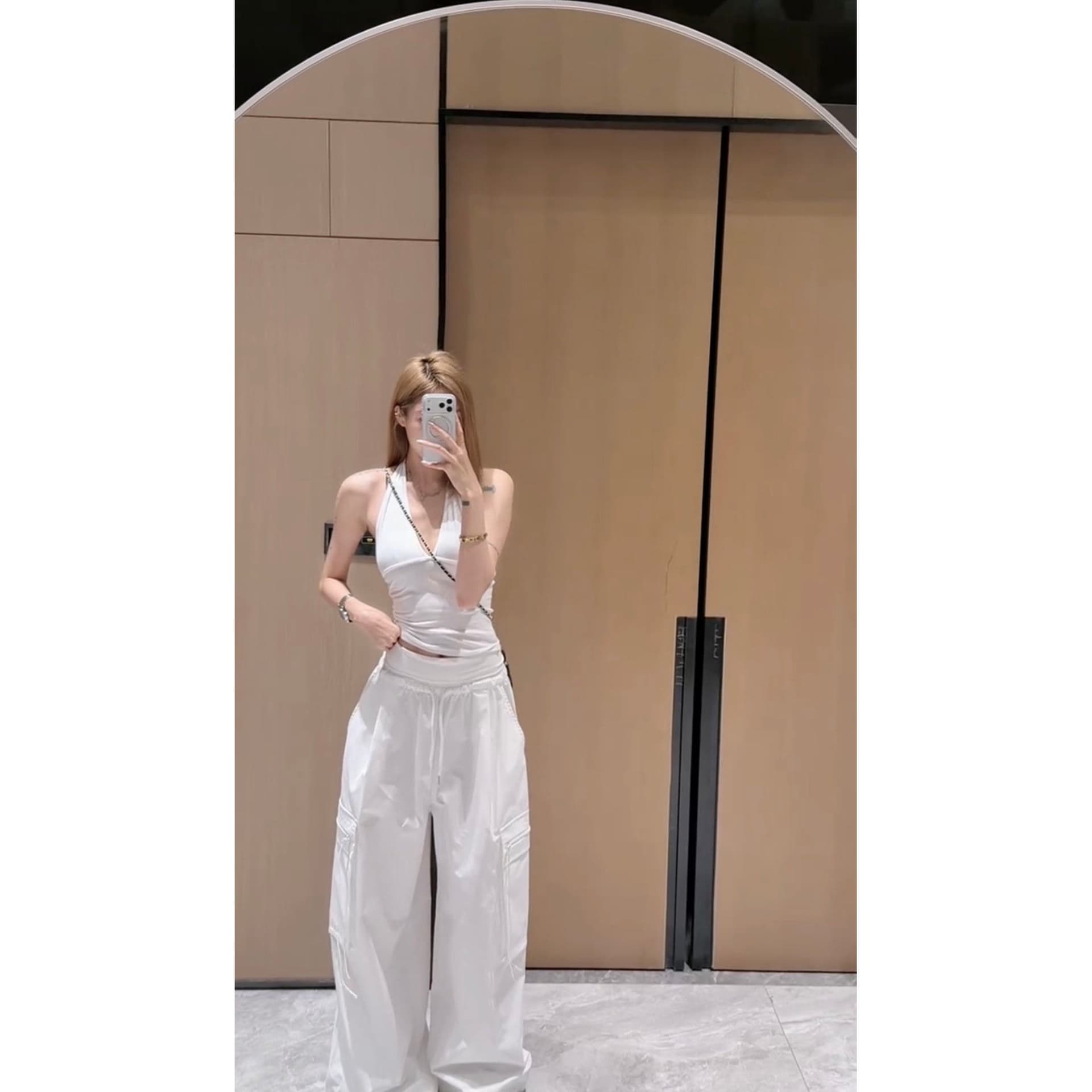 빛 사람들 핫걸 섹시함 행침 목 캐미솔 다용도 슬림해 보이는 워크웨어 와이드 팬츠 외국 가스 슬림해 보이는 투피스 세트 상세 이미지 3
