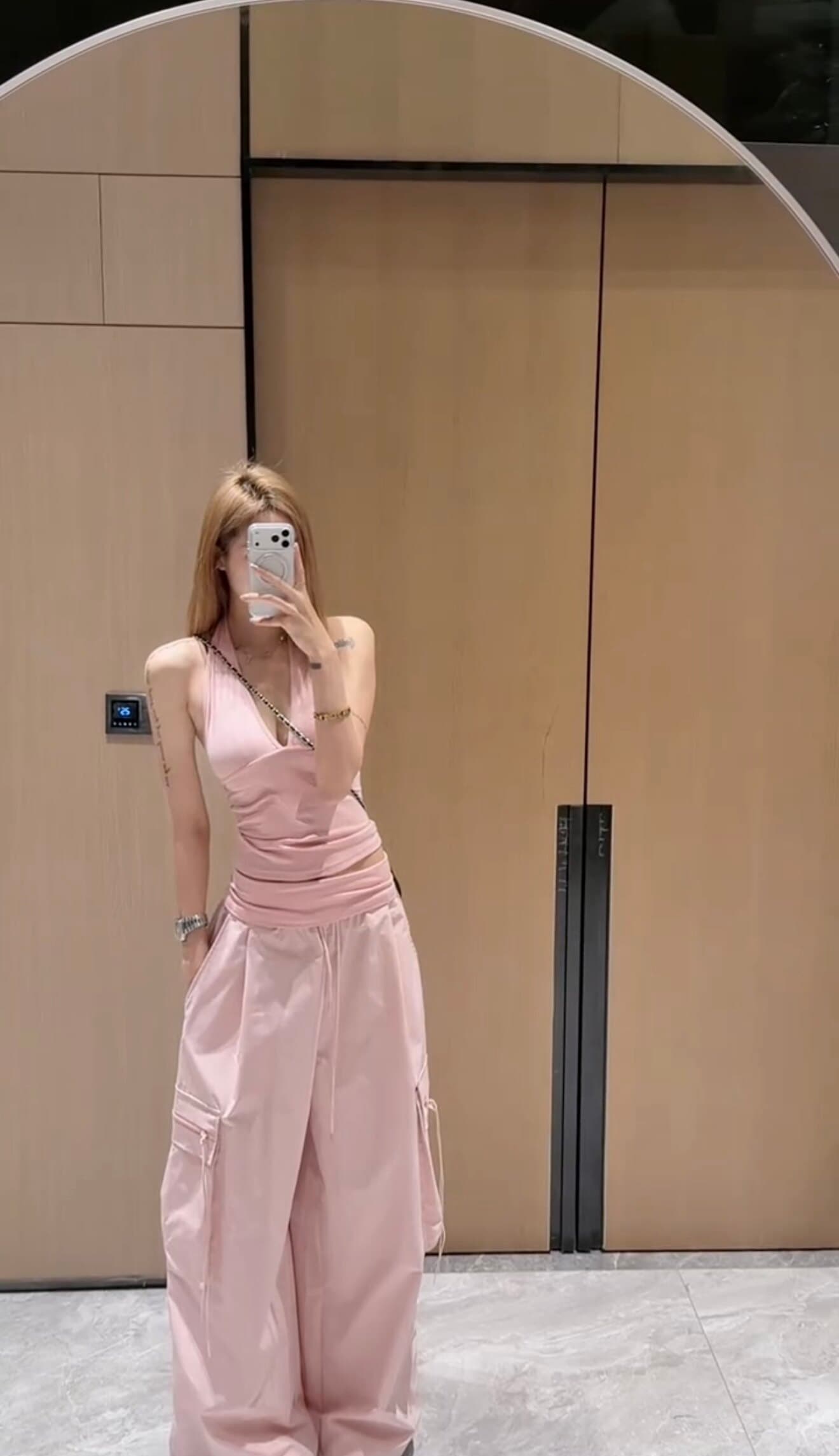 빛 사람들 핫걸 섹시함 행침 목 캐미솔 다용도 슬림해 보이는 워크웨어 와이드 팬츠 외국 가스 슬림해 보이는 투피스 세트 상세 이미지 11