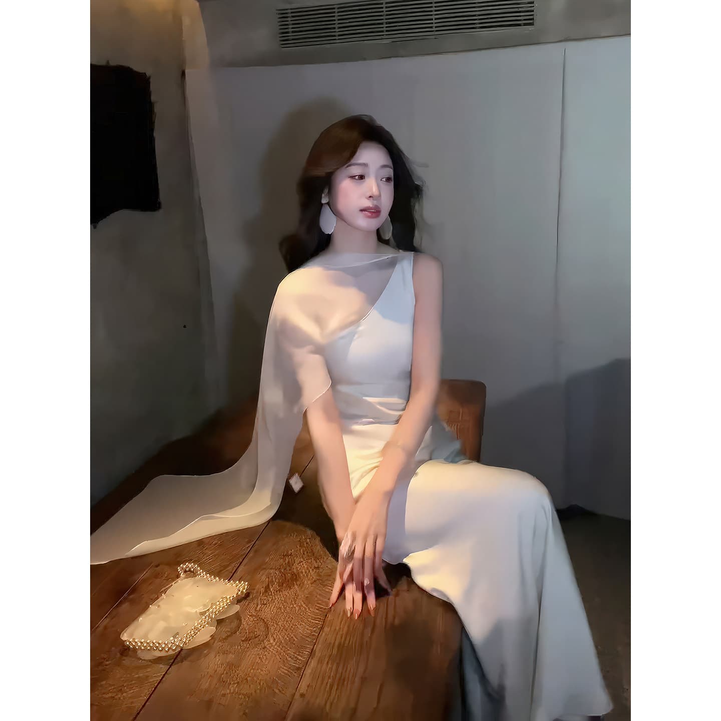 프랑스식 부드러운 바람 리본 비스듬한 어깨 화이트 여성 드레스 여름 2026 새로운 디자인 센스 허리 수축 슬림해 보이는 롱 스커트 이미지 4