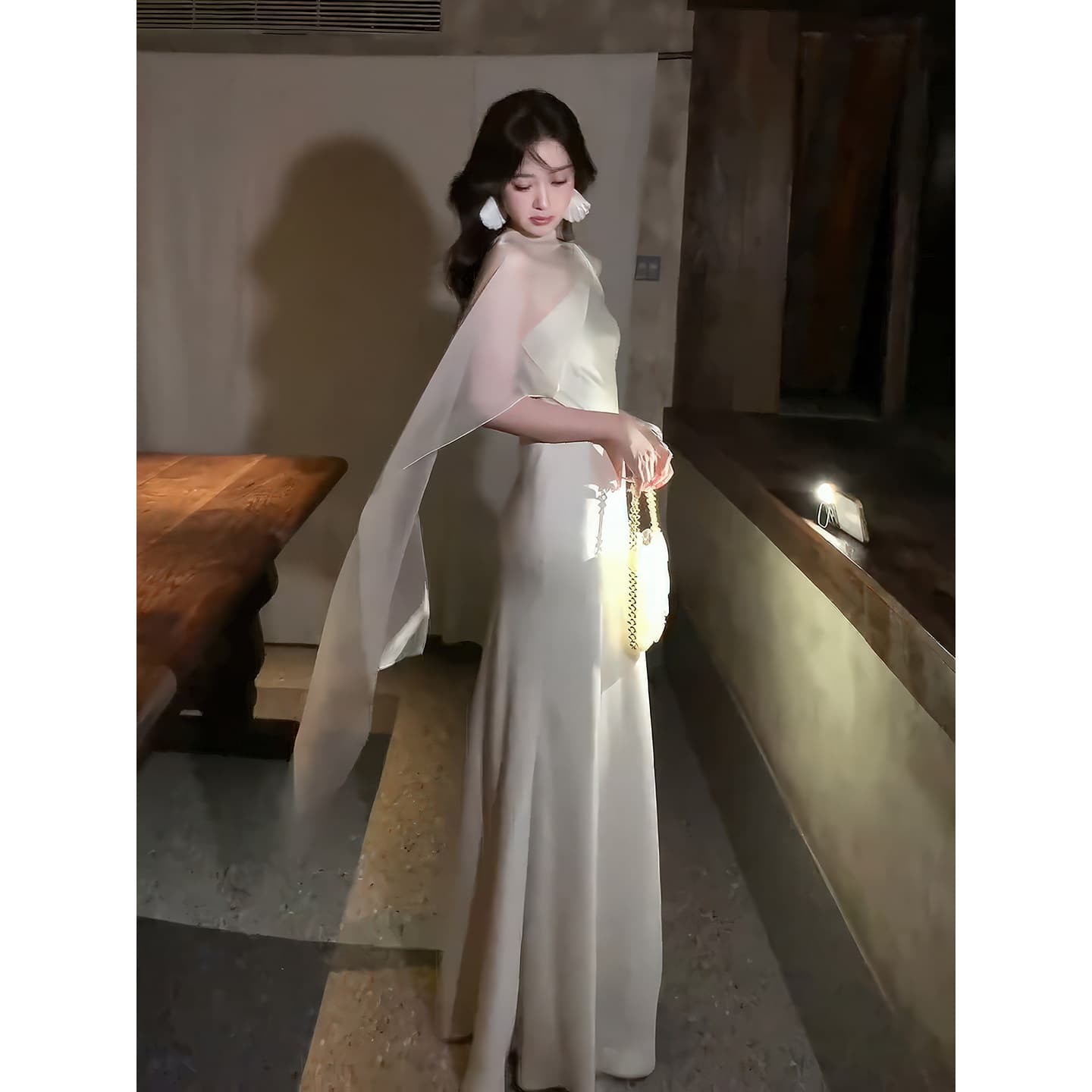 프랑스식 부드러운 바람 리본 비스듬한 어깨 화이트 여성 드레스 여름 2026 새로운 디자인 센스 허리 수축 슬림해 보이는 롱 스커트 이미지 5