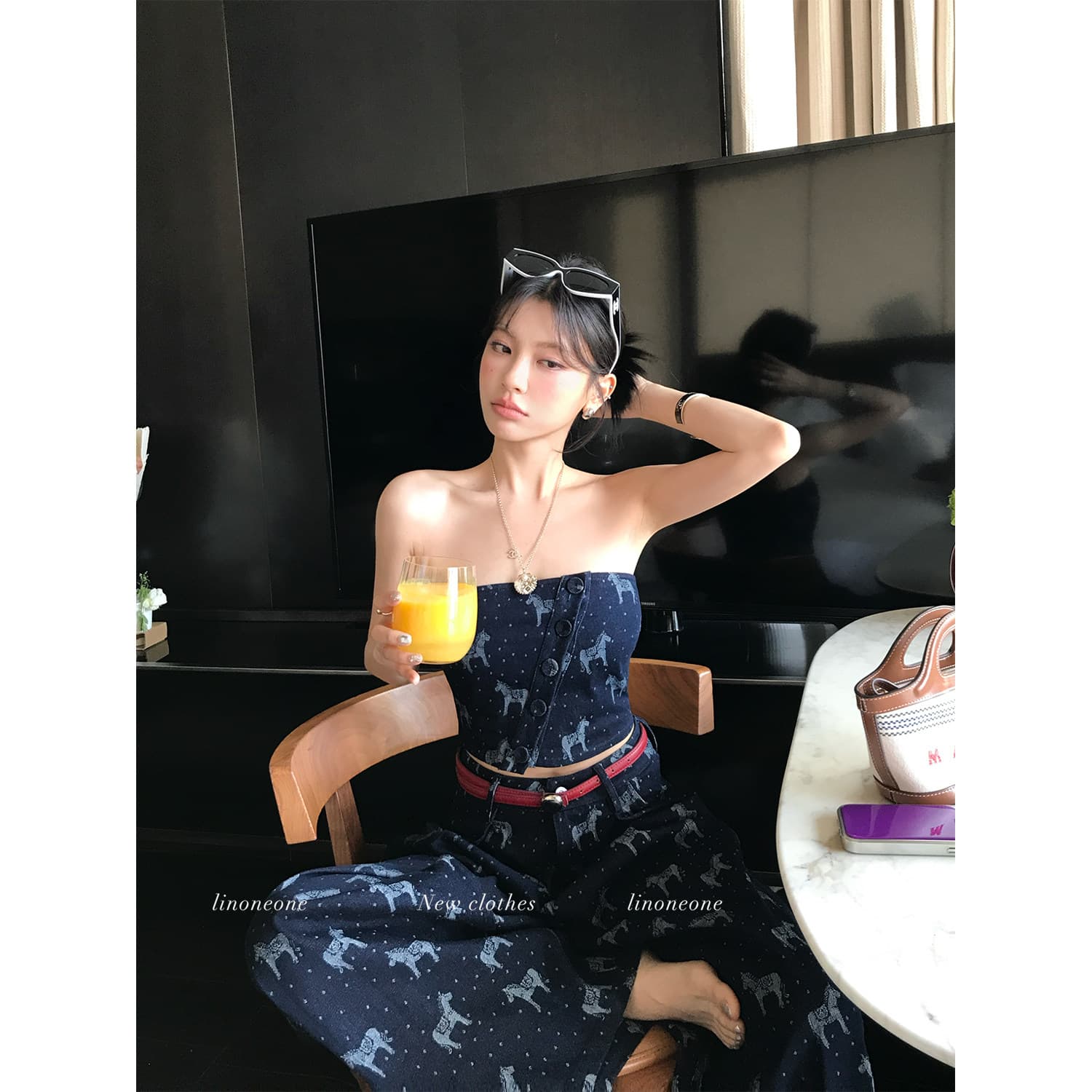 linoneone 로마 길모퉁이 한 부서 캐주얼 돈 벌기 작은 말 데님 자카드 명중 가져 가라. 튜브탑 와이드 레그 팬츠 세트 상세 이미지 1