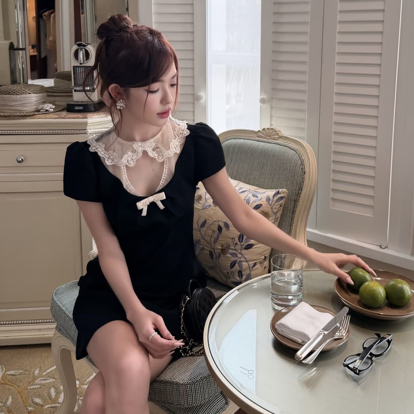 한국 스타일 패션 배색 레이스 베이비 칼라 홀로우 아웃 천 금빛 바람 검정색 한 마디 여성 드레스 여름 새로운 이미지 2