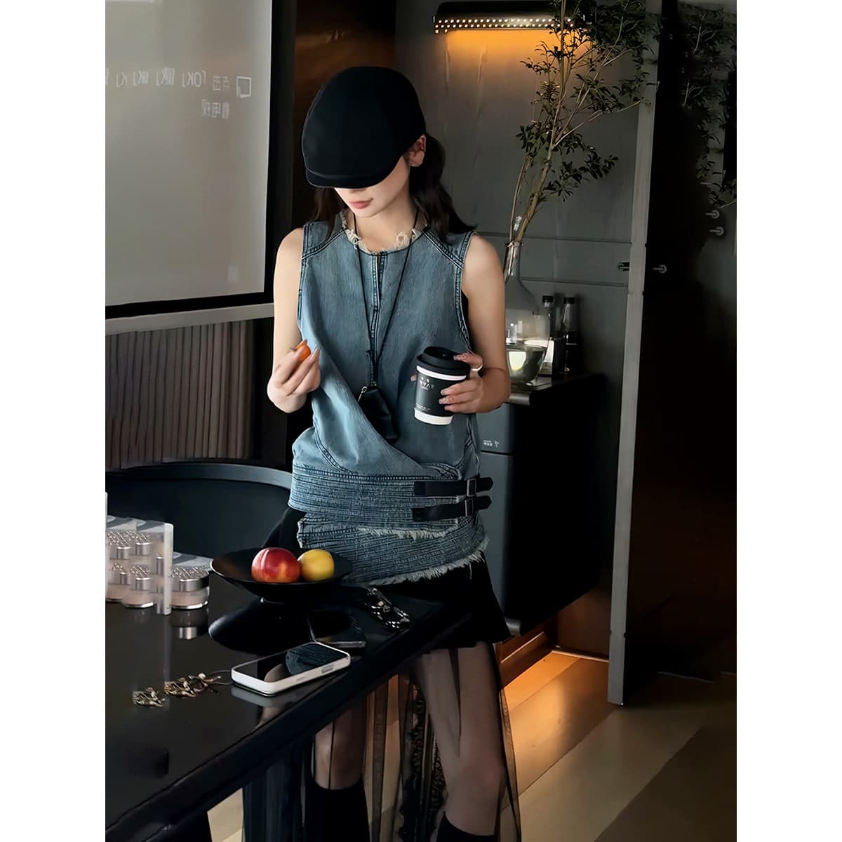 레트로 데님 바람 민소매 조끼 불규칙 맨위 여성 여름 디자인 센스 거친 가장자리 망사 치마 슬림해 보이는 다용도 세트 이미지 5