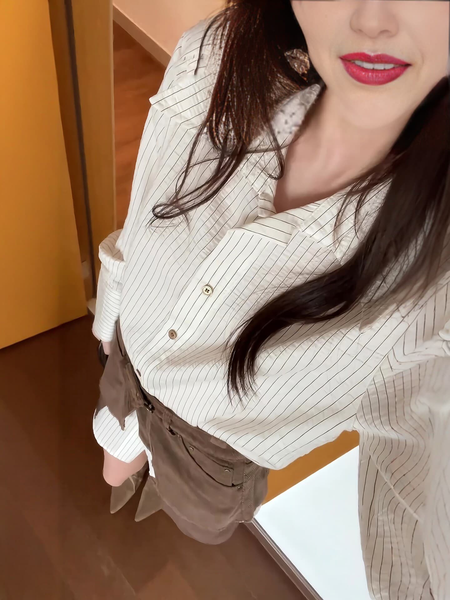 빛 사람들 코치 착용 가져 가라. 전체 집합 이른 가을 느긋한 바람 세로 줄무늬 중간 길이 셔츠 허리 인감 스택 착용 두 조각 여성 세트 상세 이미지 2